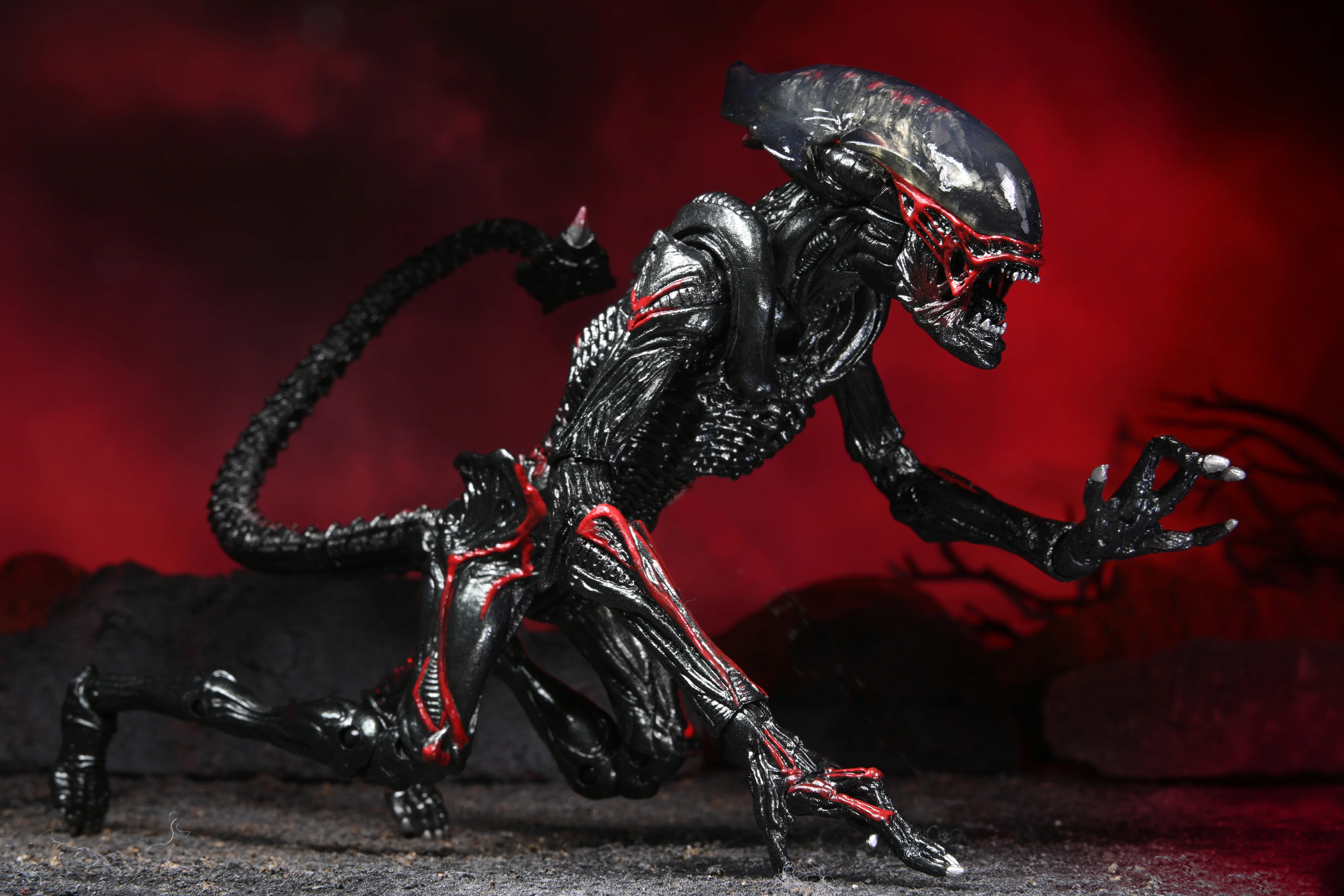 Aliens - Ultimate Kenner Tribute Night Cougar Alien 7" Scale Action Figure - Image 4