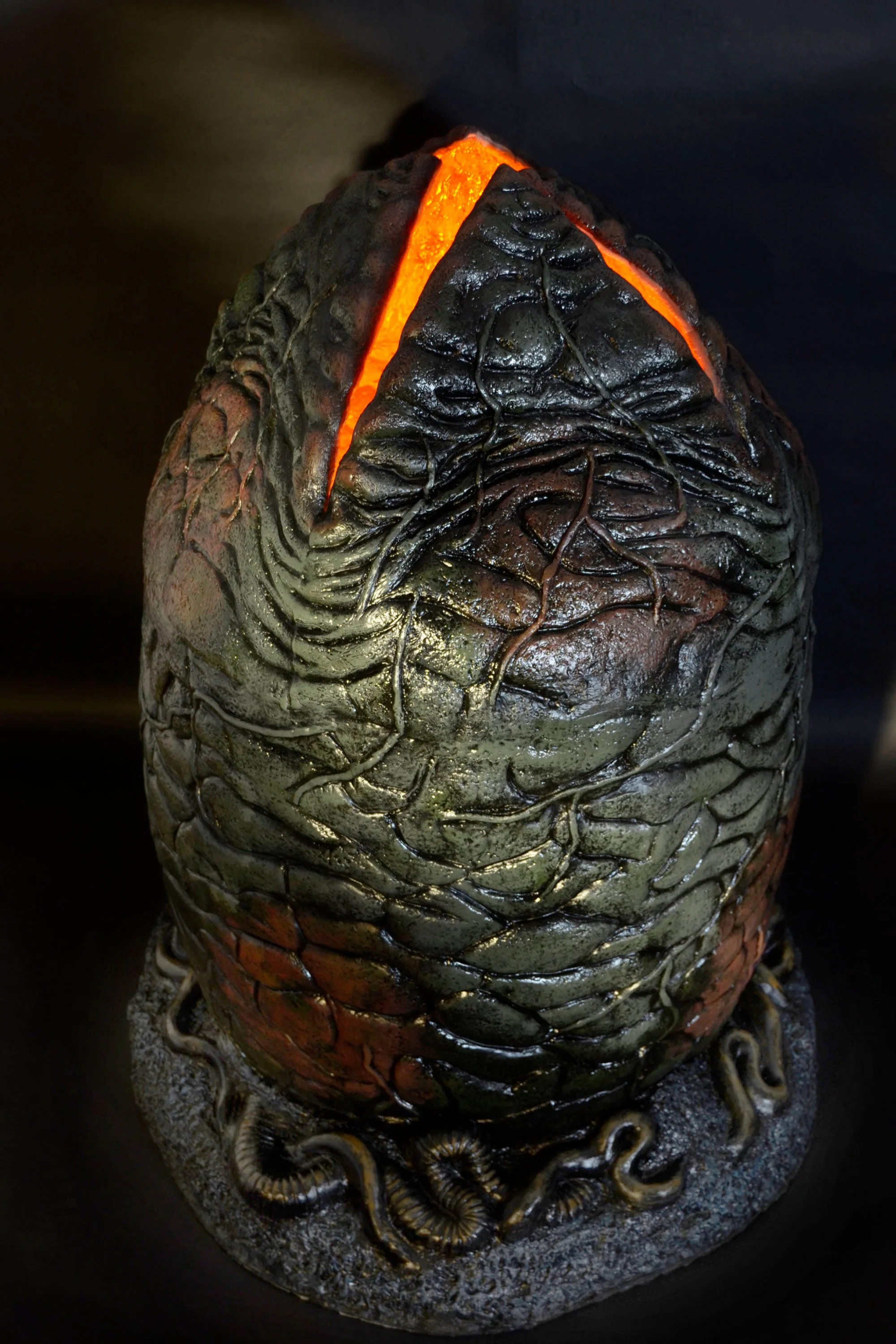 Aliens - Xenomorph Egg Life-Size Replica with LED Lights - Image 5
