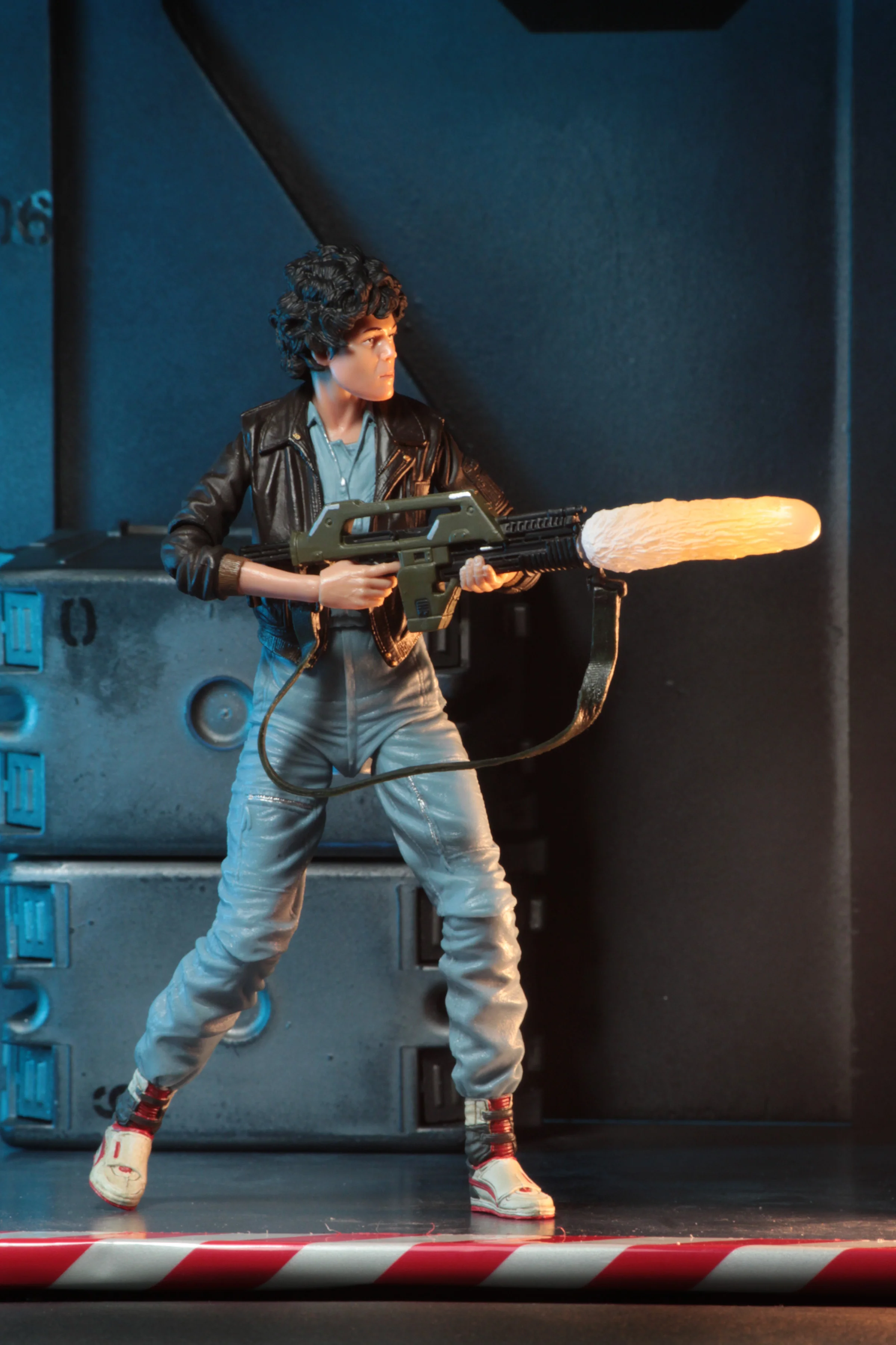 Aliens - Series 12 - Ripley 7" Scale Action Figure (Bomber Jacket Version) - Image 4