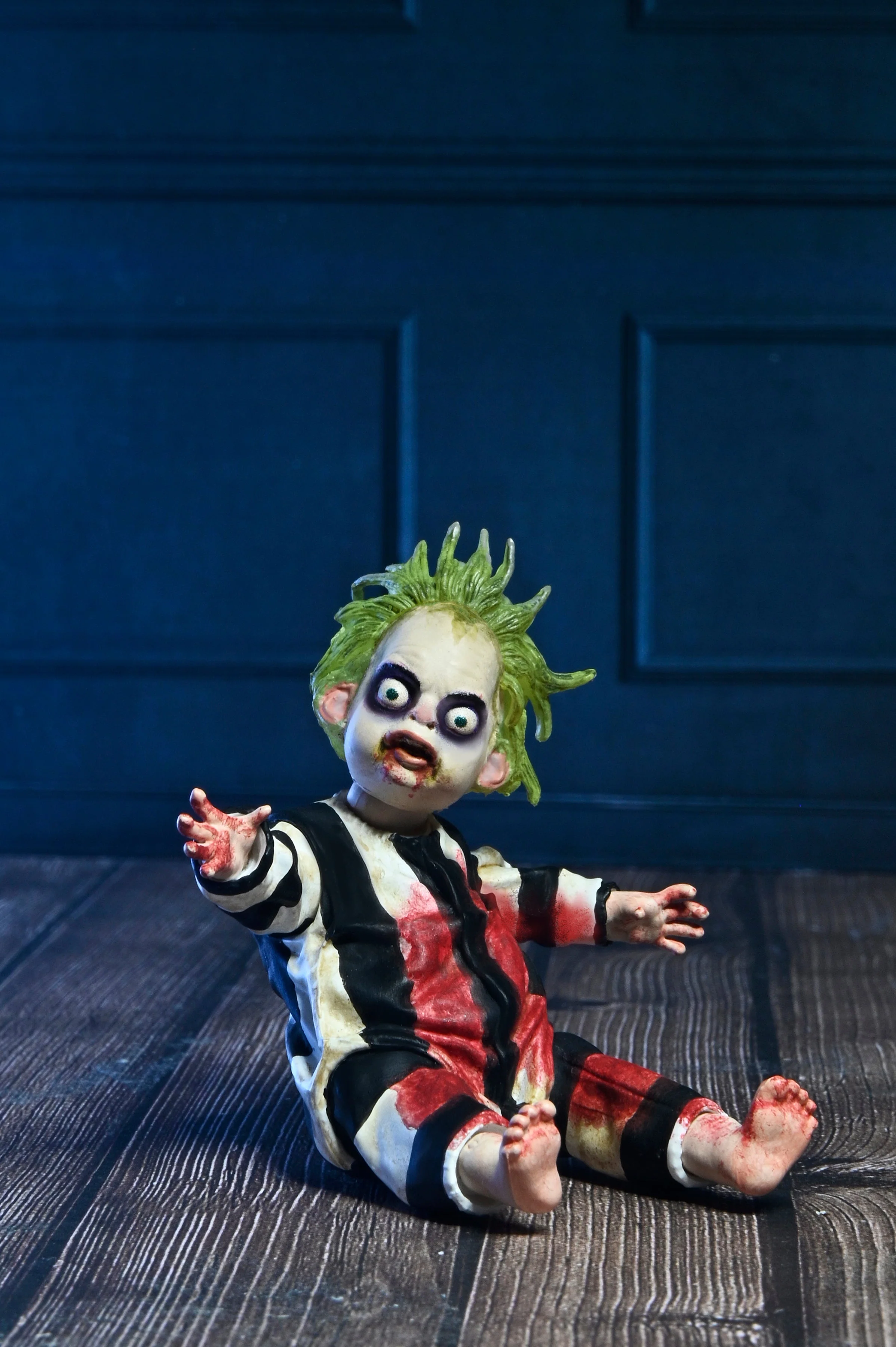 Beetlejuice Beetlejuice - Ultimate Wedding Tuxedo Beetlejuice 7" Scale Action Figure - Image 3