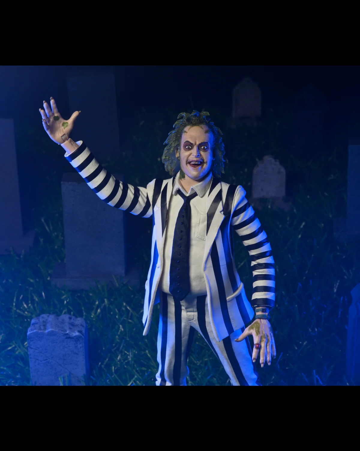 Beetlejuice (1988) - Black and White Striped Suit Beetlejuice 7" Scale Action Figure - Image 3