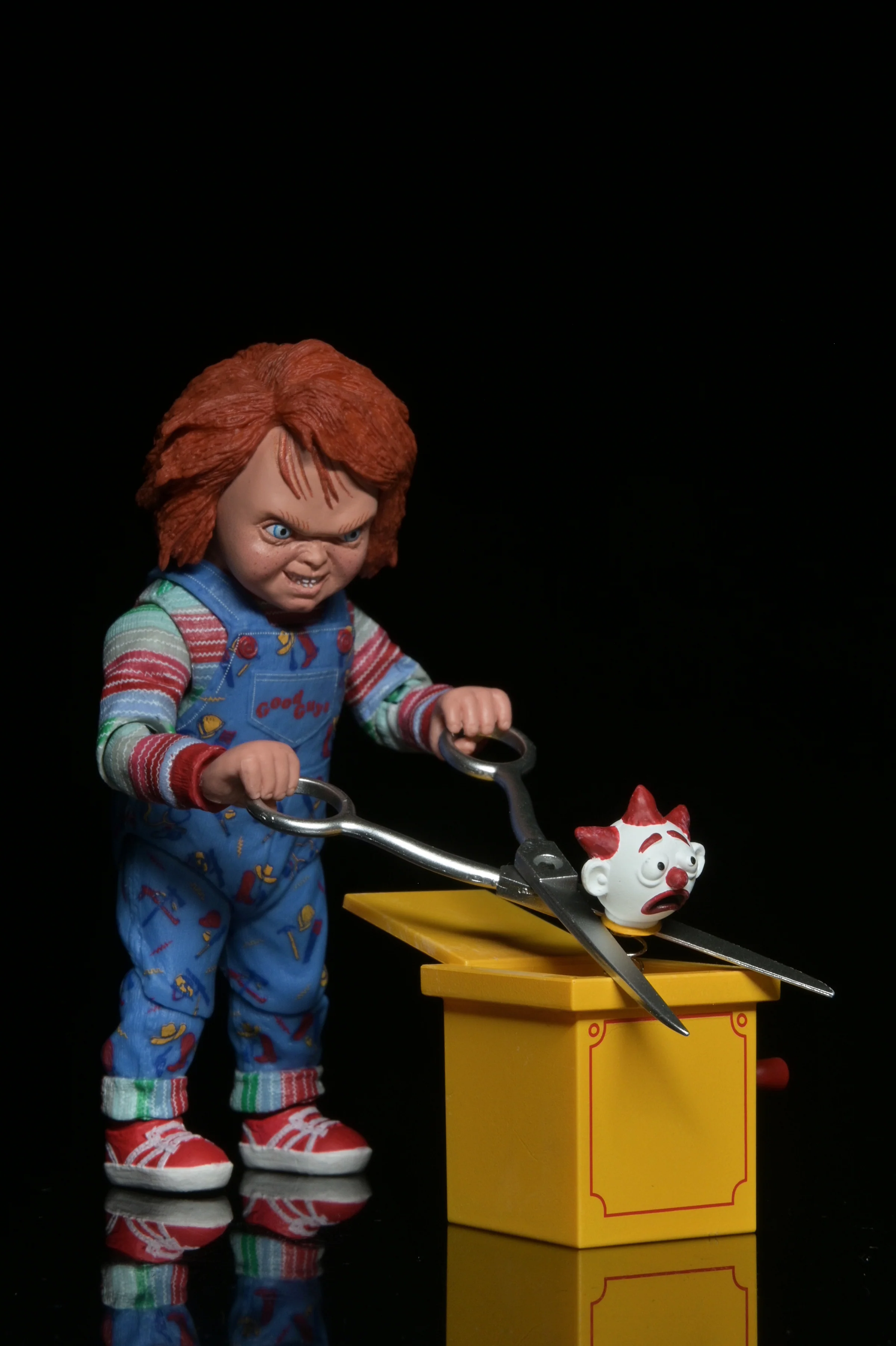 Child's Play 2 - Ultimate Chucky 7” Scale Action Figure - Image 7