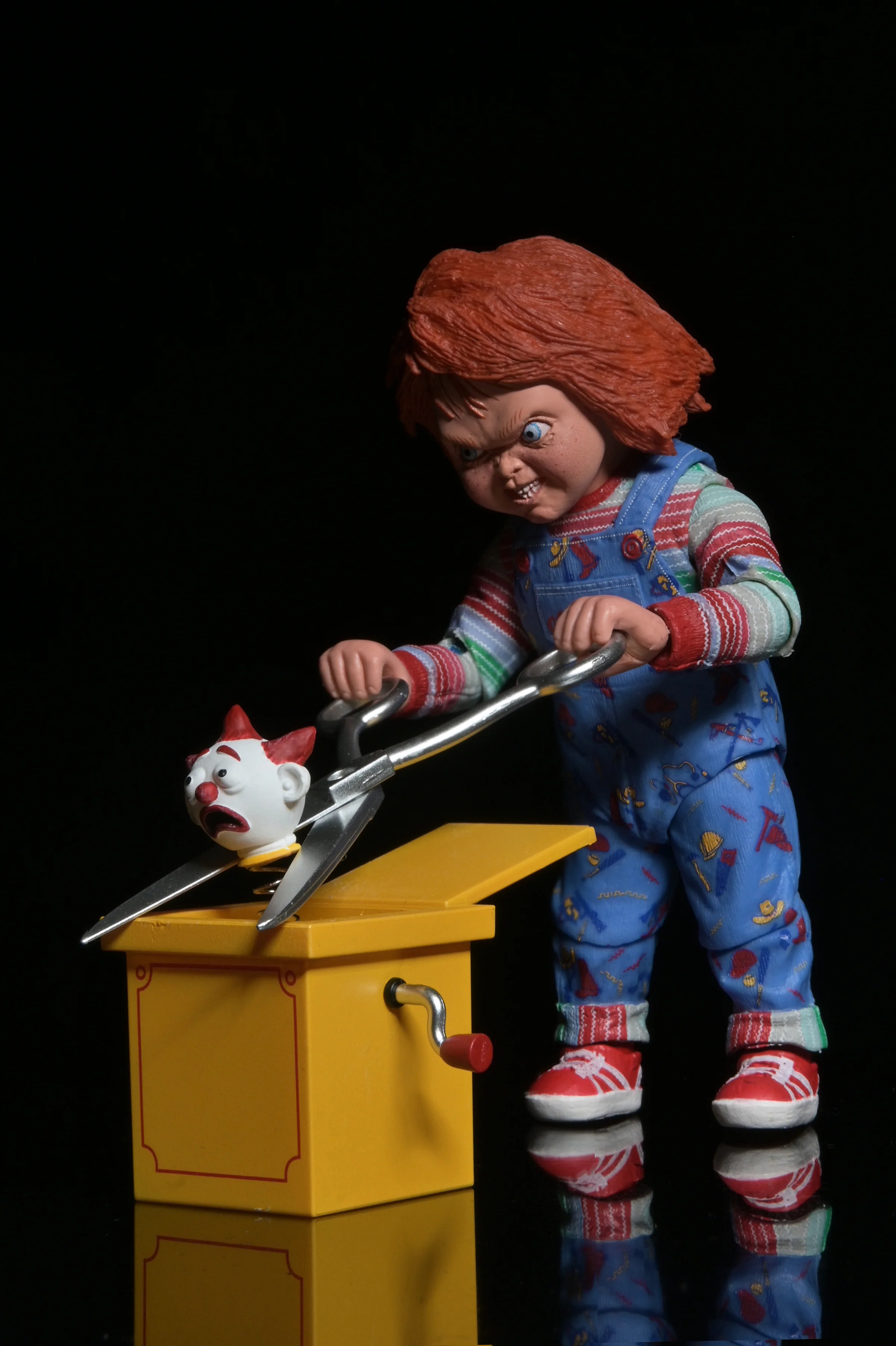 Child's Play 2 - Ultimate Chucky 7” Scale Action Figure - Image 8