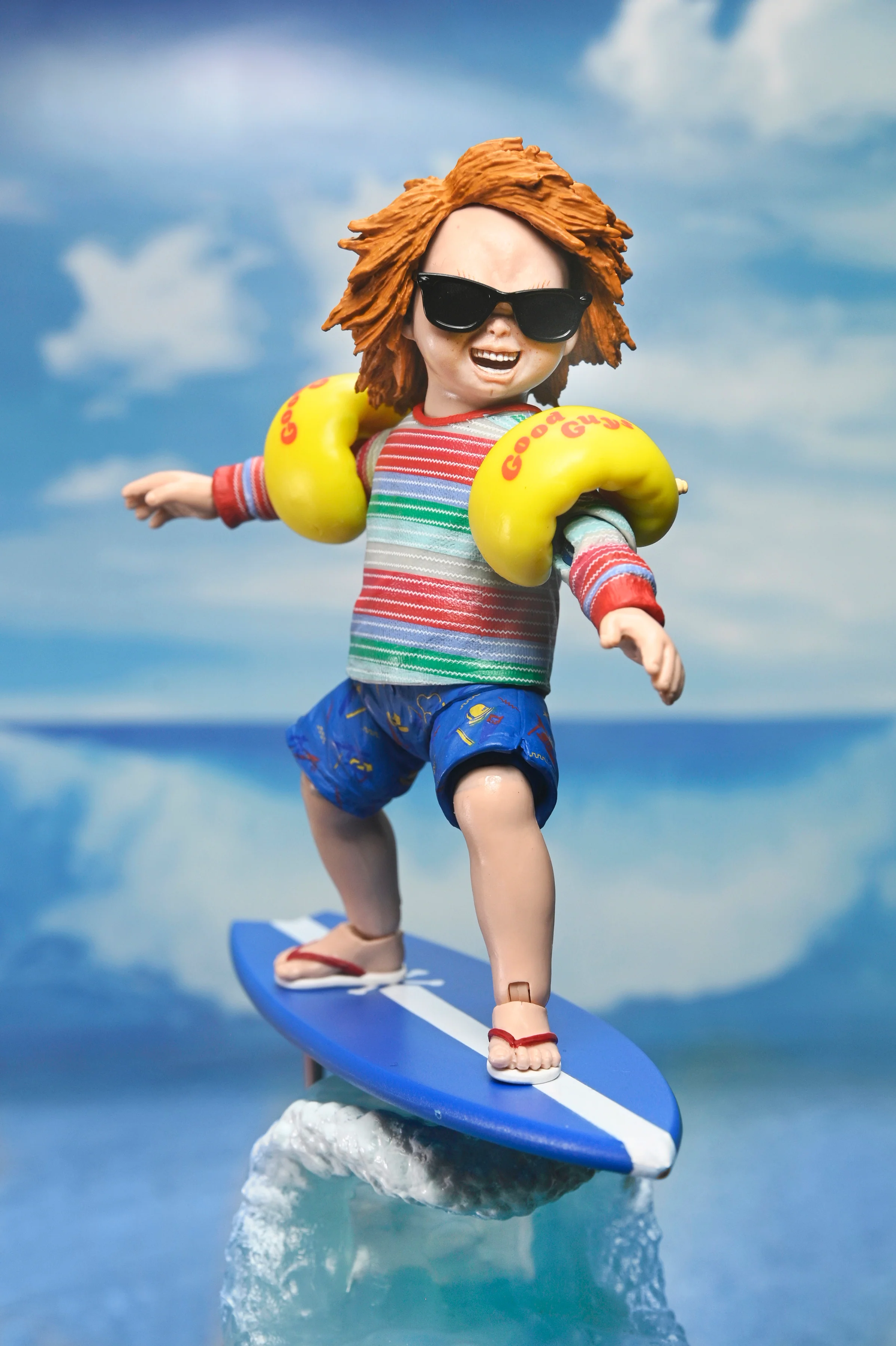 Child's Play 3 - Ultimate Surf's Up Chucky 7" Scale Action Figure (2025 Con Exclusive) (PRE-ORDER) - Image 3