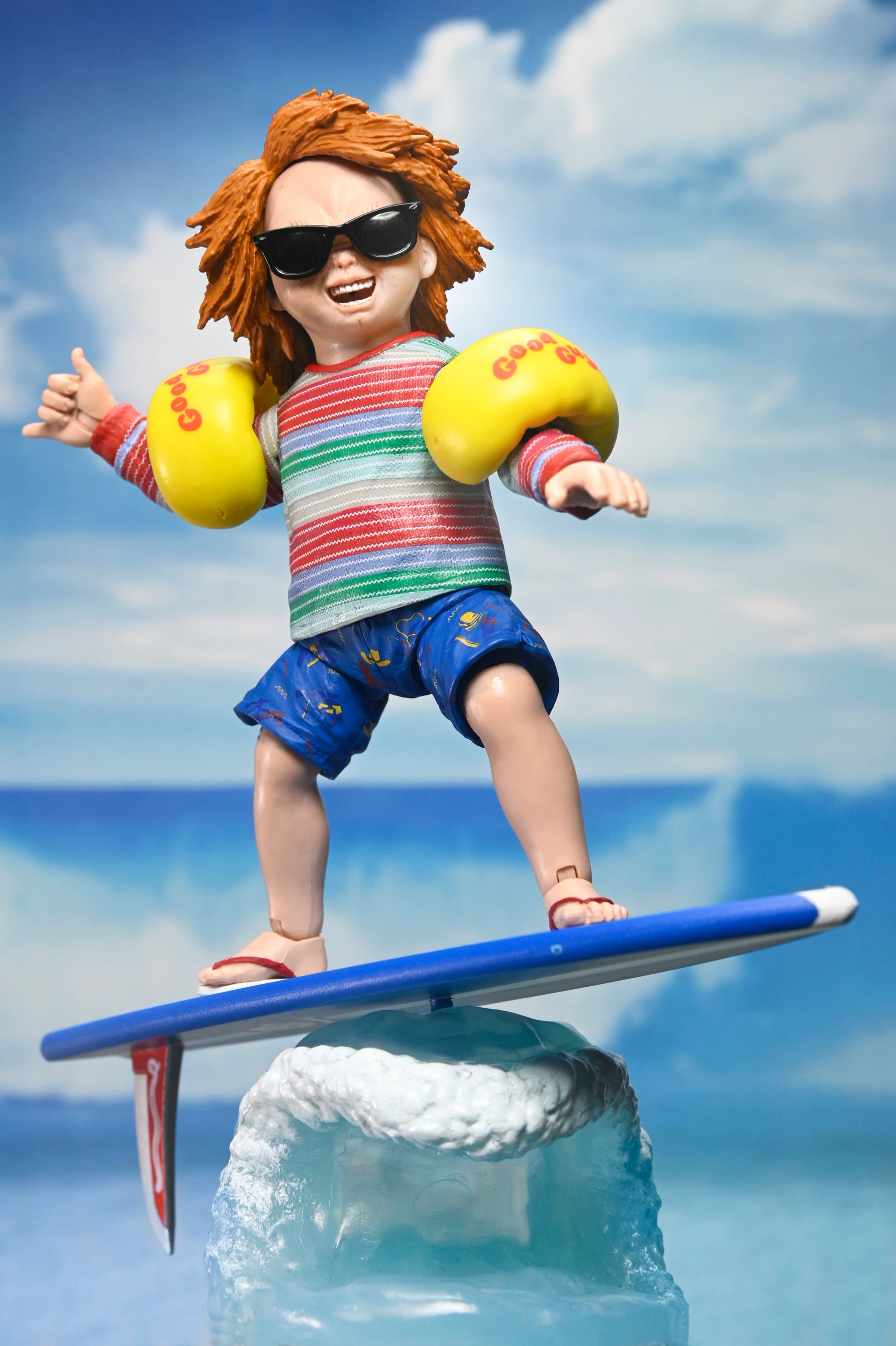 Child's Play 3 - Ultimate Surf's Up Chucky 7" Scale Action Figure (2025 Con Exclusive) (PRE-ORDER) - Image 6