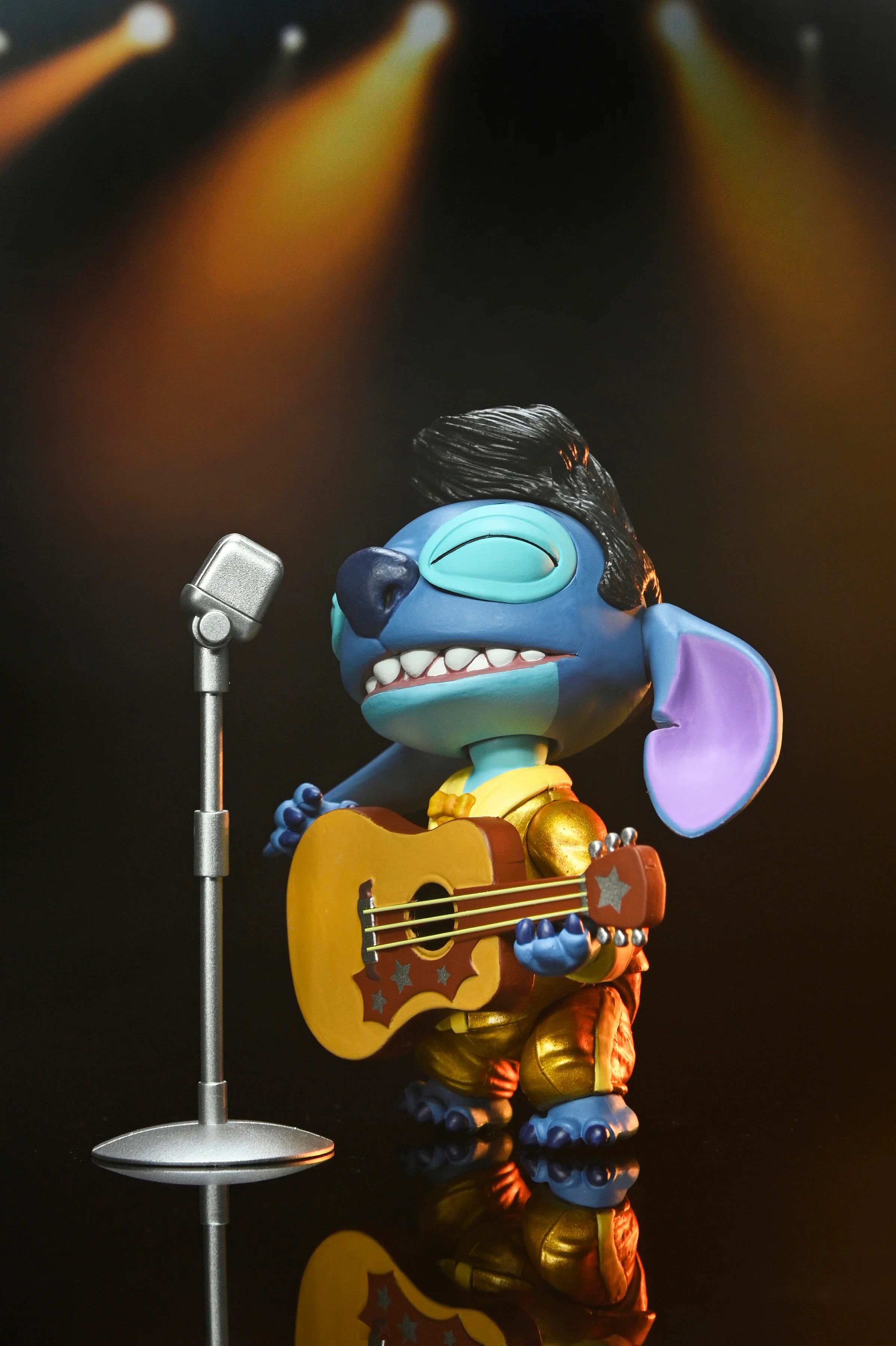 Disney Stitch - Ultimate Gold Suit Elvis 7" Scale Action Figure - Image 4