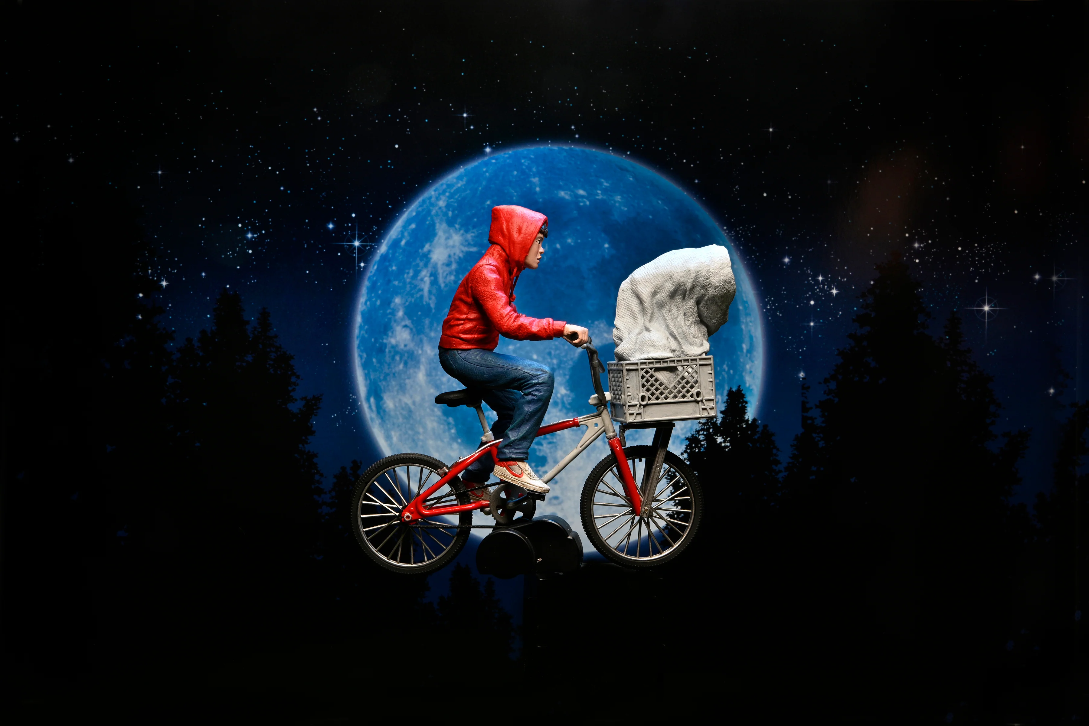 E.T. The Extra-Terrestrial - Elliott & E.T. on Bicycle (40th Anniversary) 7" Scale Action Figure - Image 12