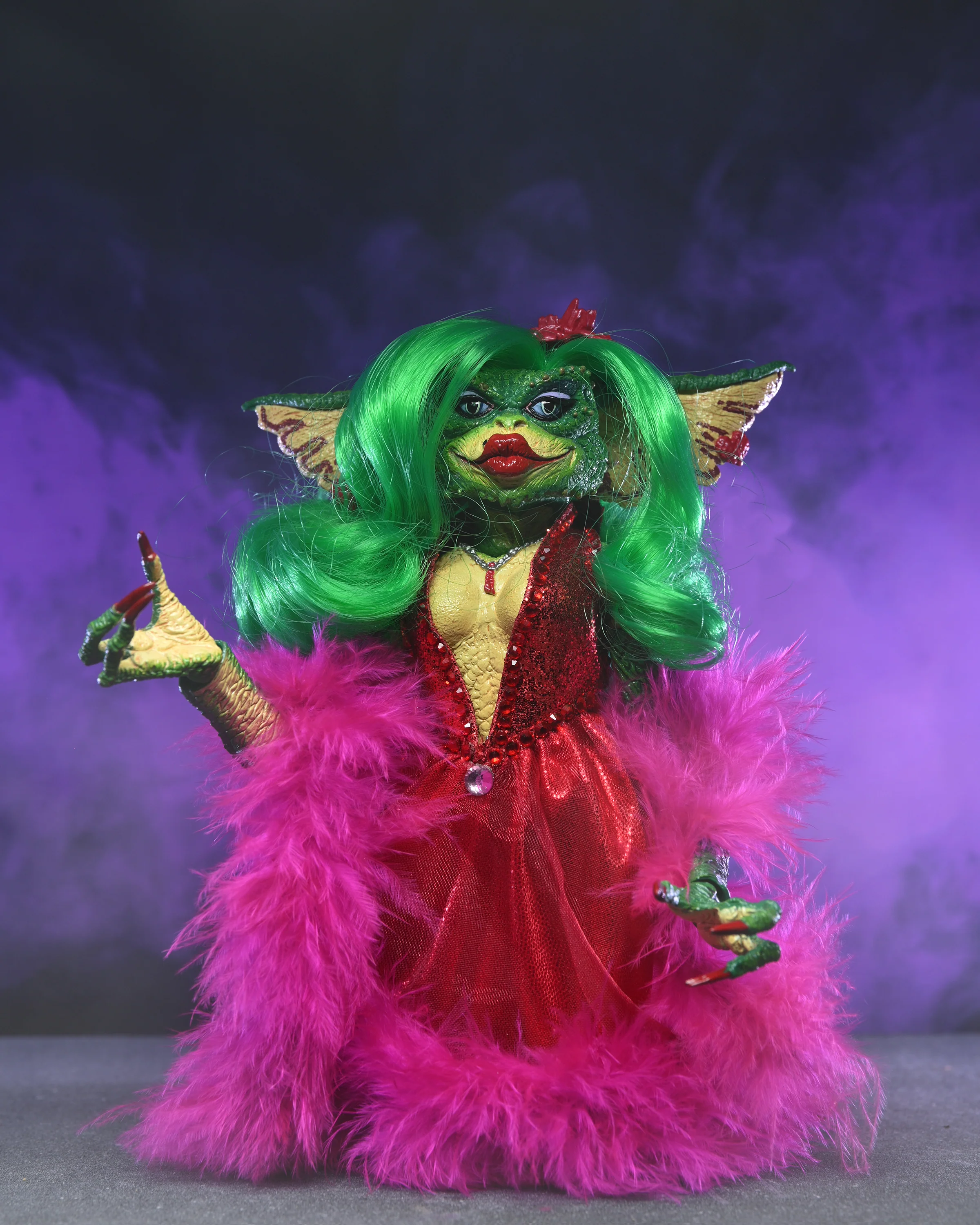 Gremlins 2 - Ultimate Showgirl Greta 7” Scale Action Figure (2023 Con Exclusive) - Image 2