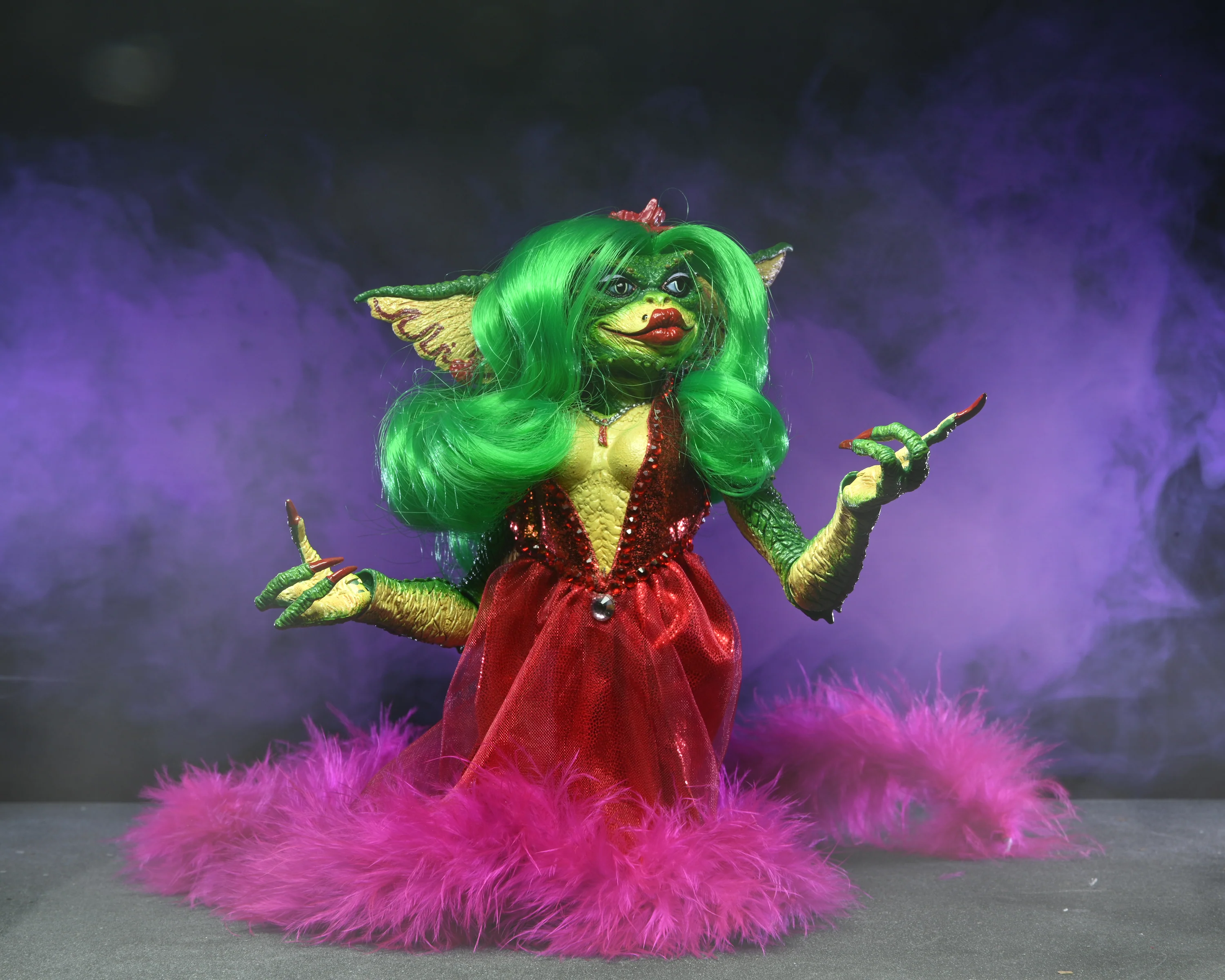 Gremlins 2 - Ultimate Showgirl Greta 7” Scale Action Figure (2023 Con Exclusive) - Image 4