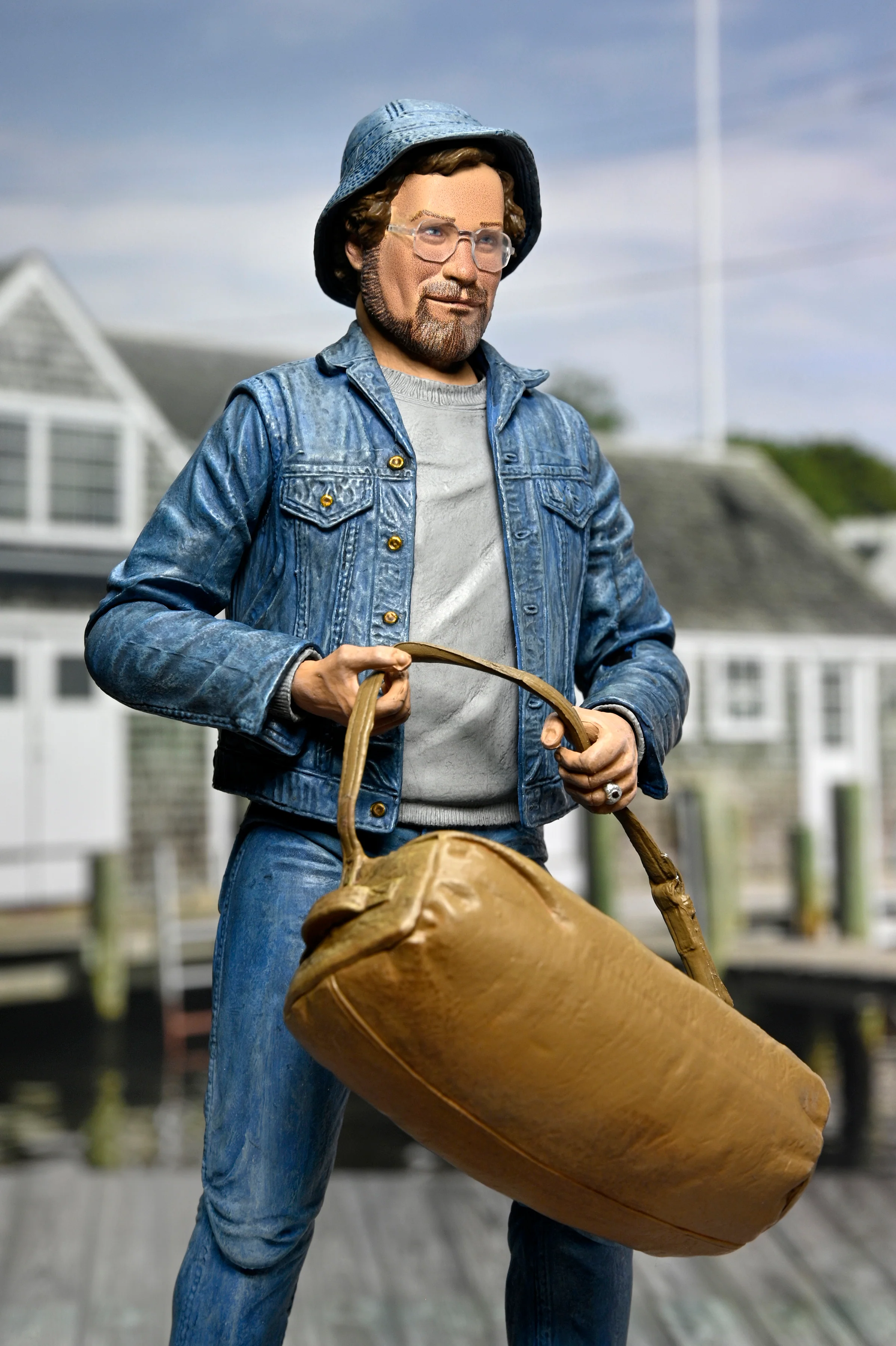 Jaws - 50th Anniversary Ultimate Matt Hooper (Amity Arrival) and Sam Quint 7” Scale Action Figure Bundle - Image 5