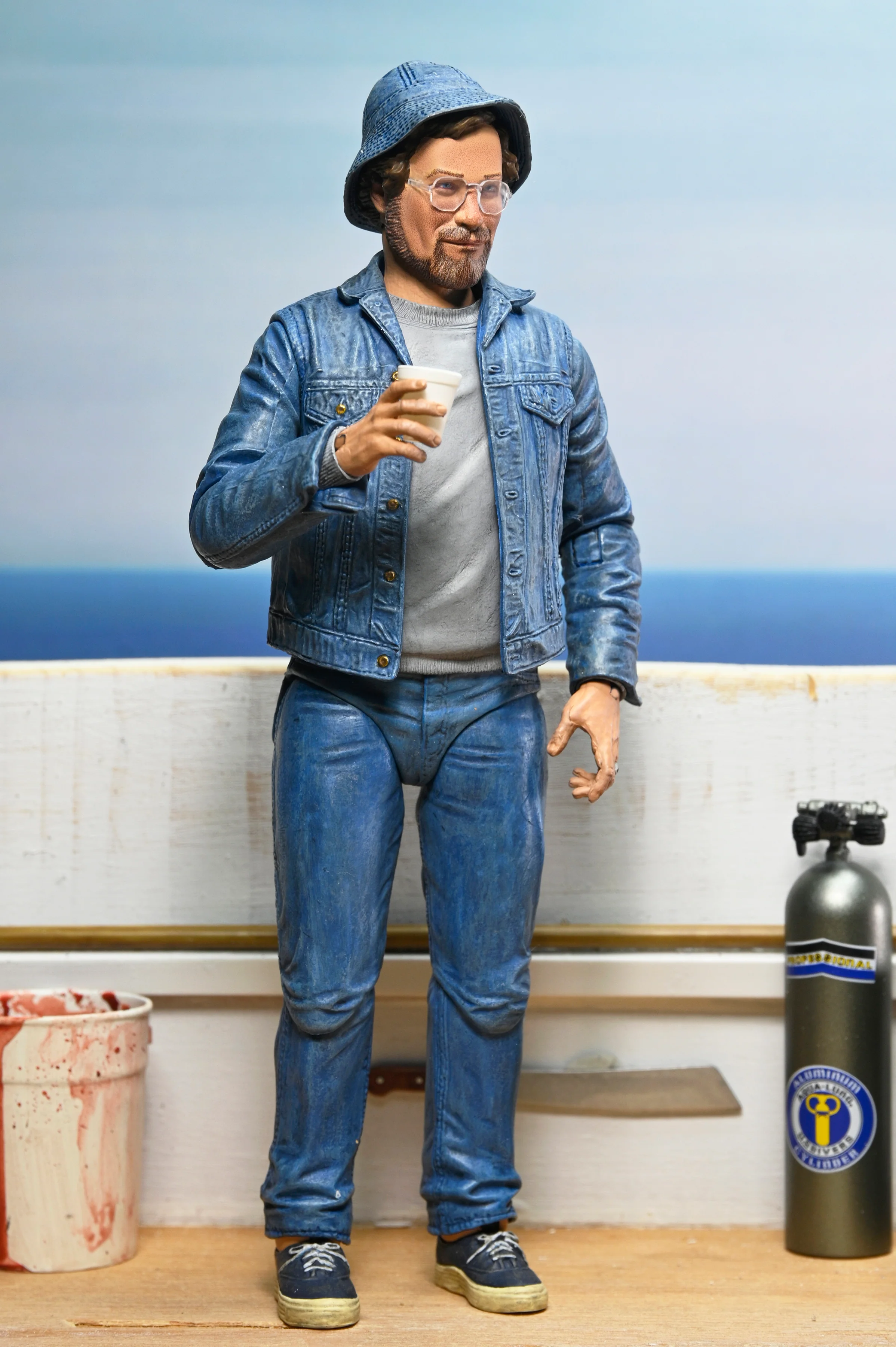 Jaws - 50th Anniversary Ultimate Matt Hooper (Amity Arrival) 7” Scale Action Figure - Image 7