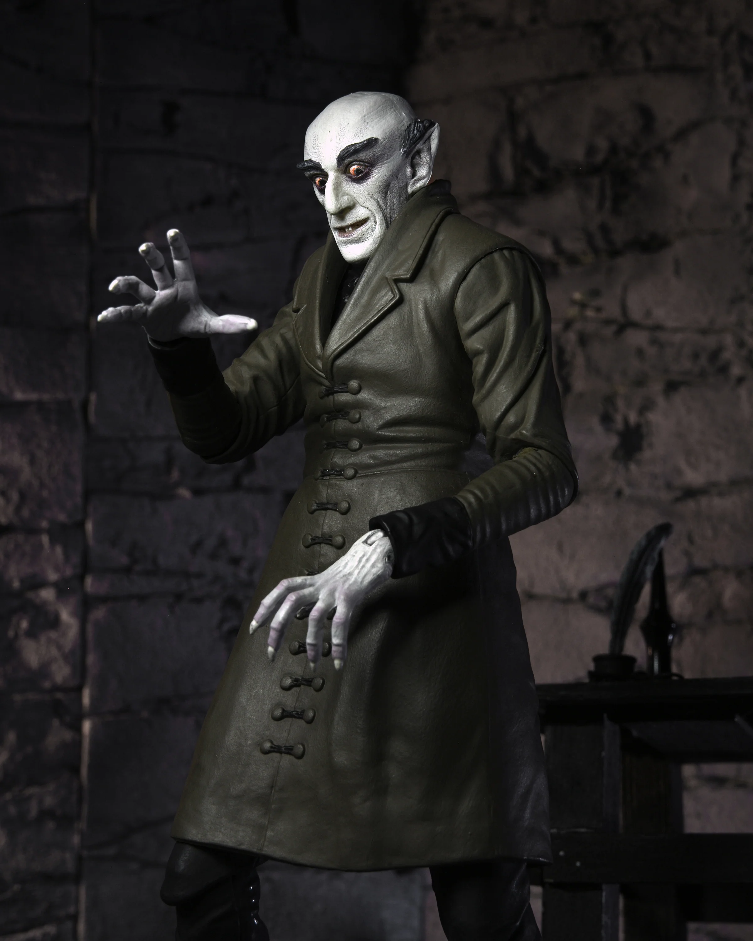 Nosferatu - Ultimate Count Orlok 7” Scale Action Figure (Color) - Image 10