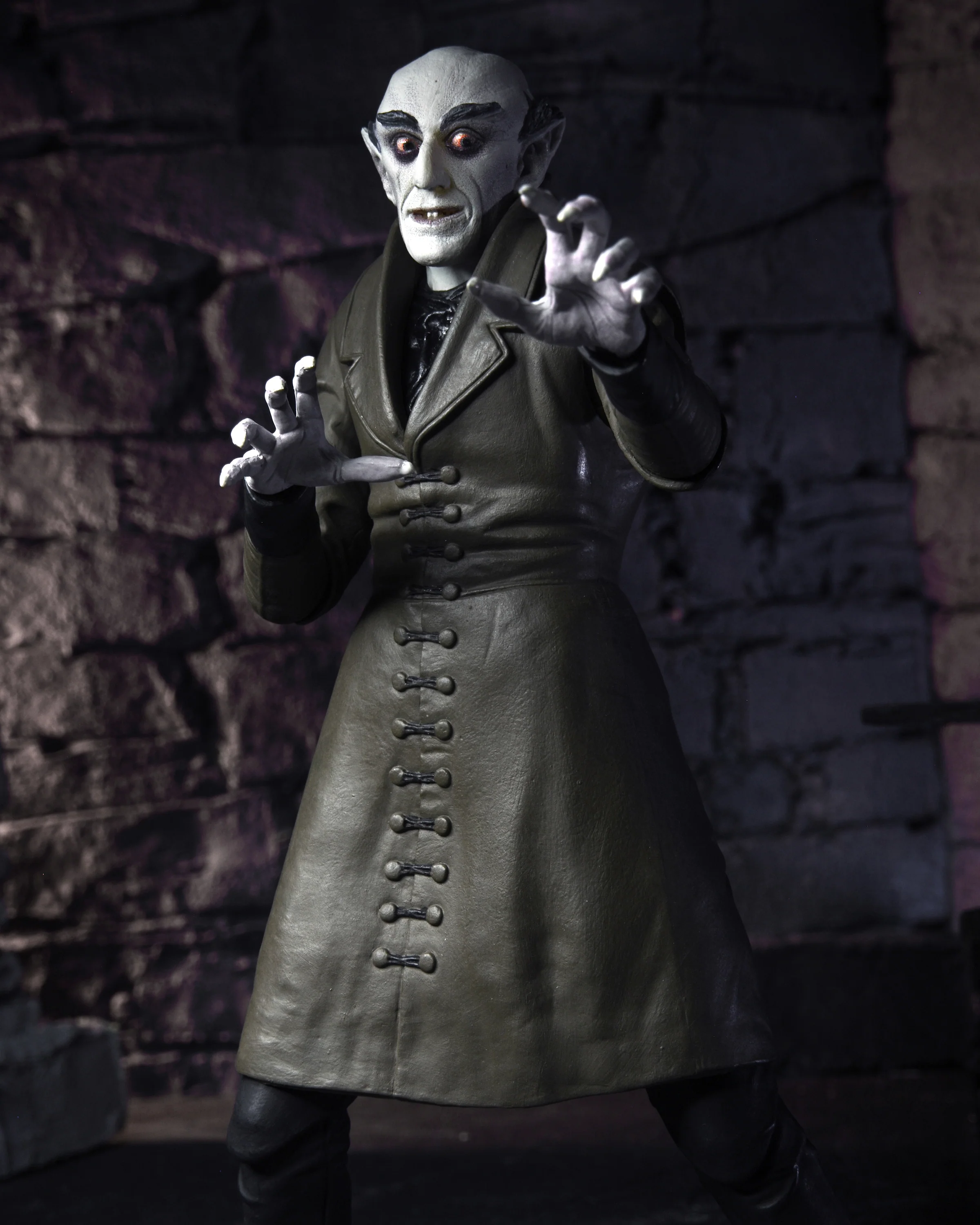 Nosferatu - Ultimate Count Orlok 7” Scale Action Figure (Color) - Image 11