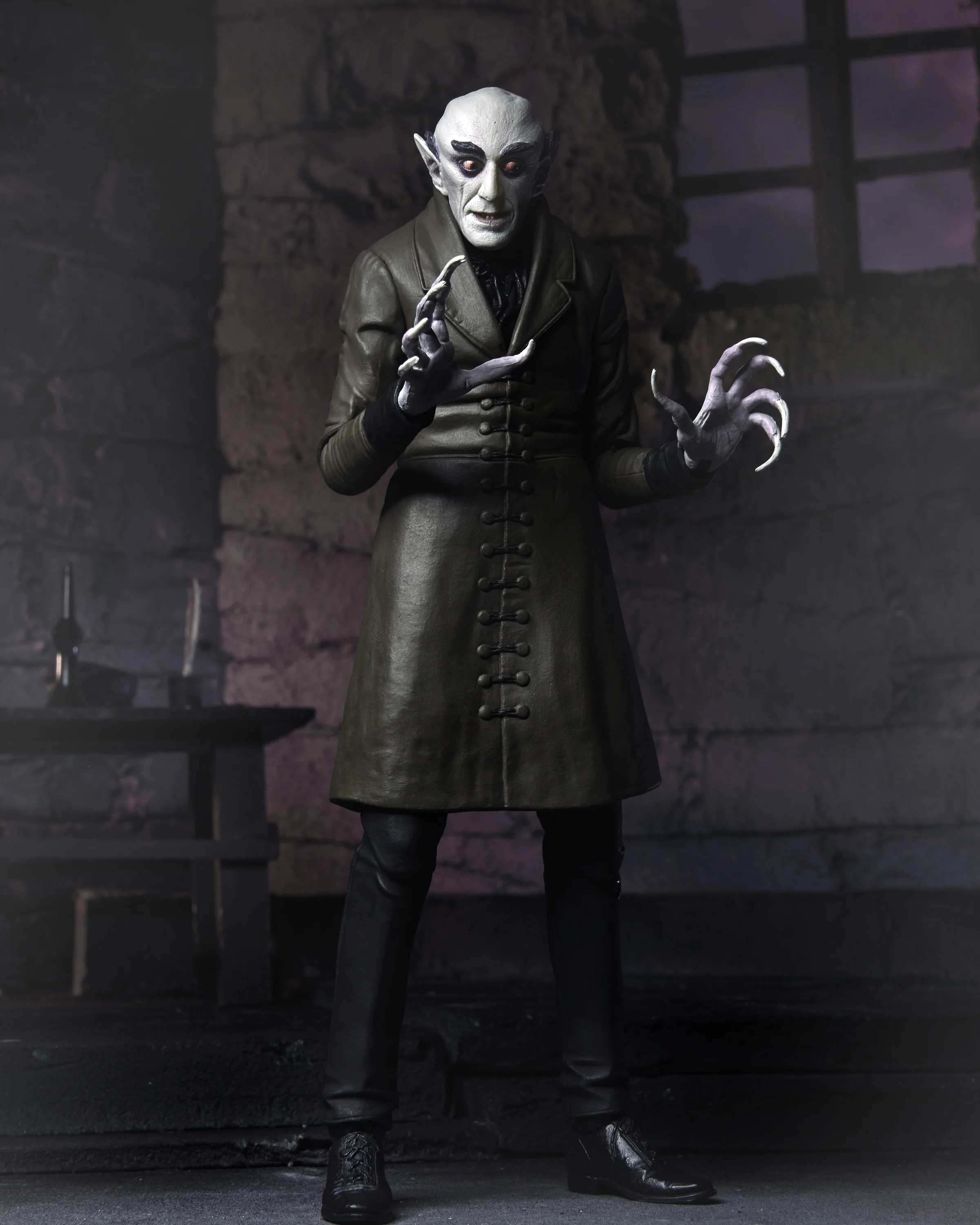 Nosferatu - Ultimate Count Orlok 7” Scale Action Figure (Color) - Image 12