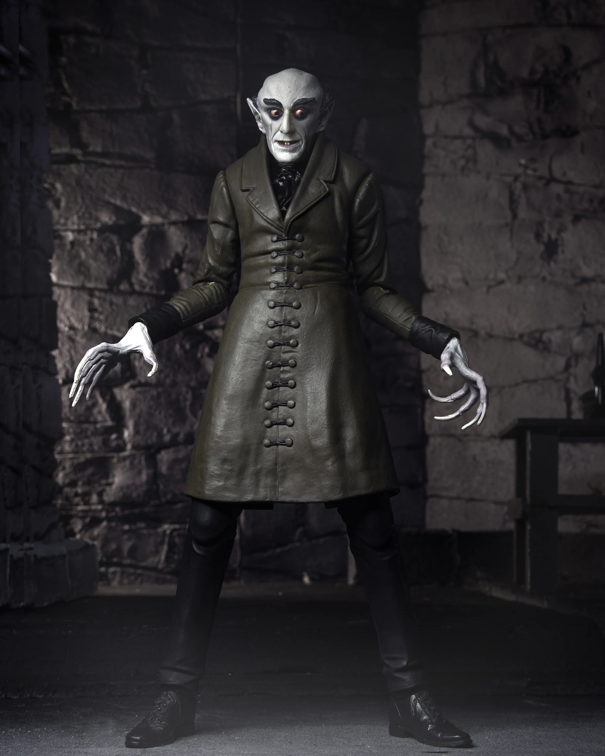 Nosferatu - Ultimate Count Orlok 7” Scale Action Figure (Color) - Image 13