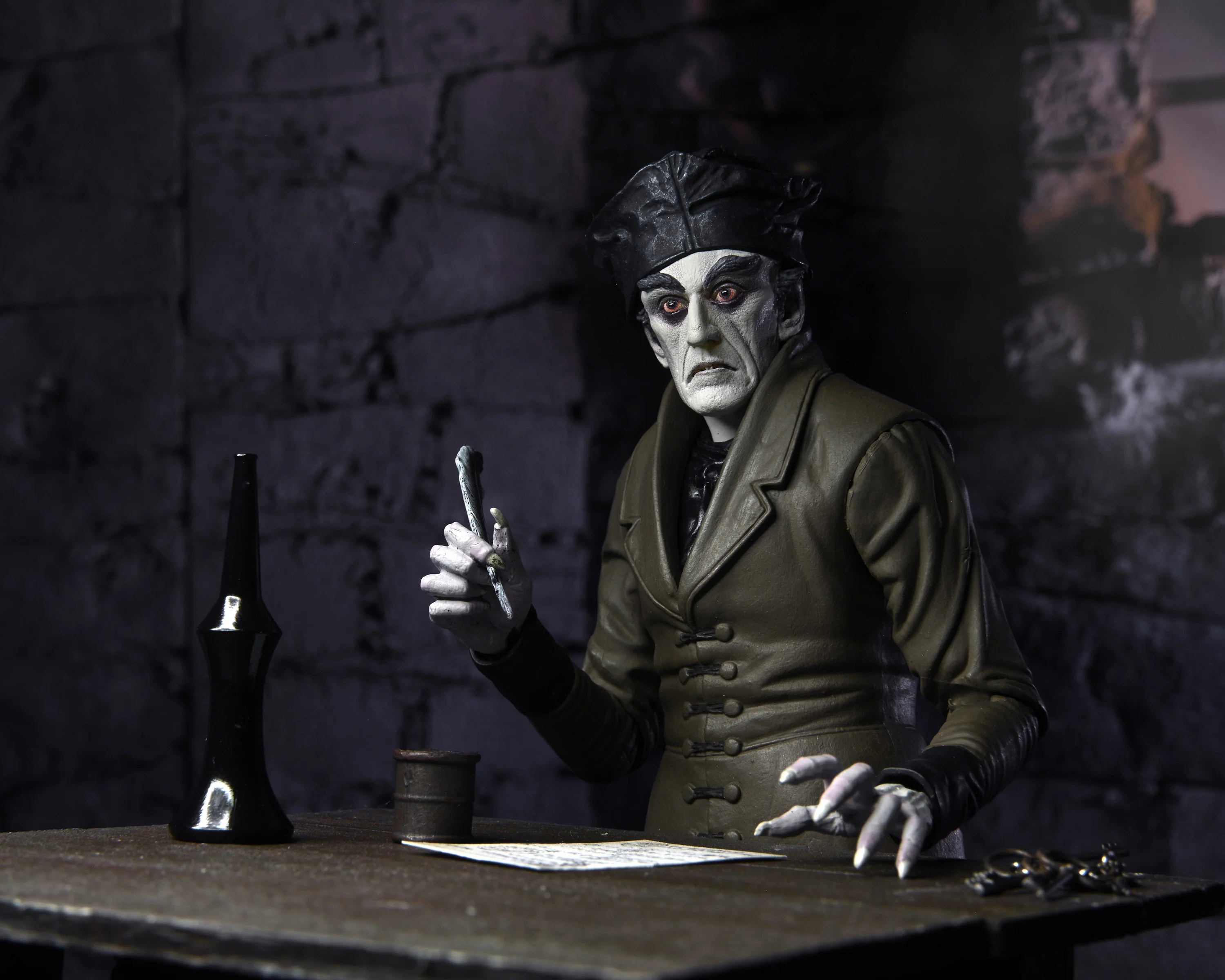 Nosferatu - Ultimate Count Orlok 7” Scale Action Figure (Color) - Image 14