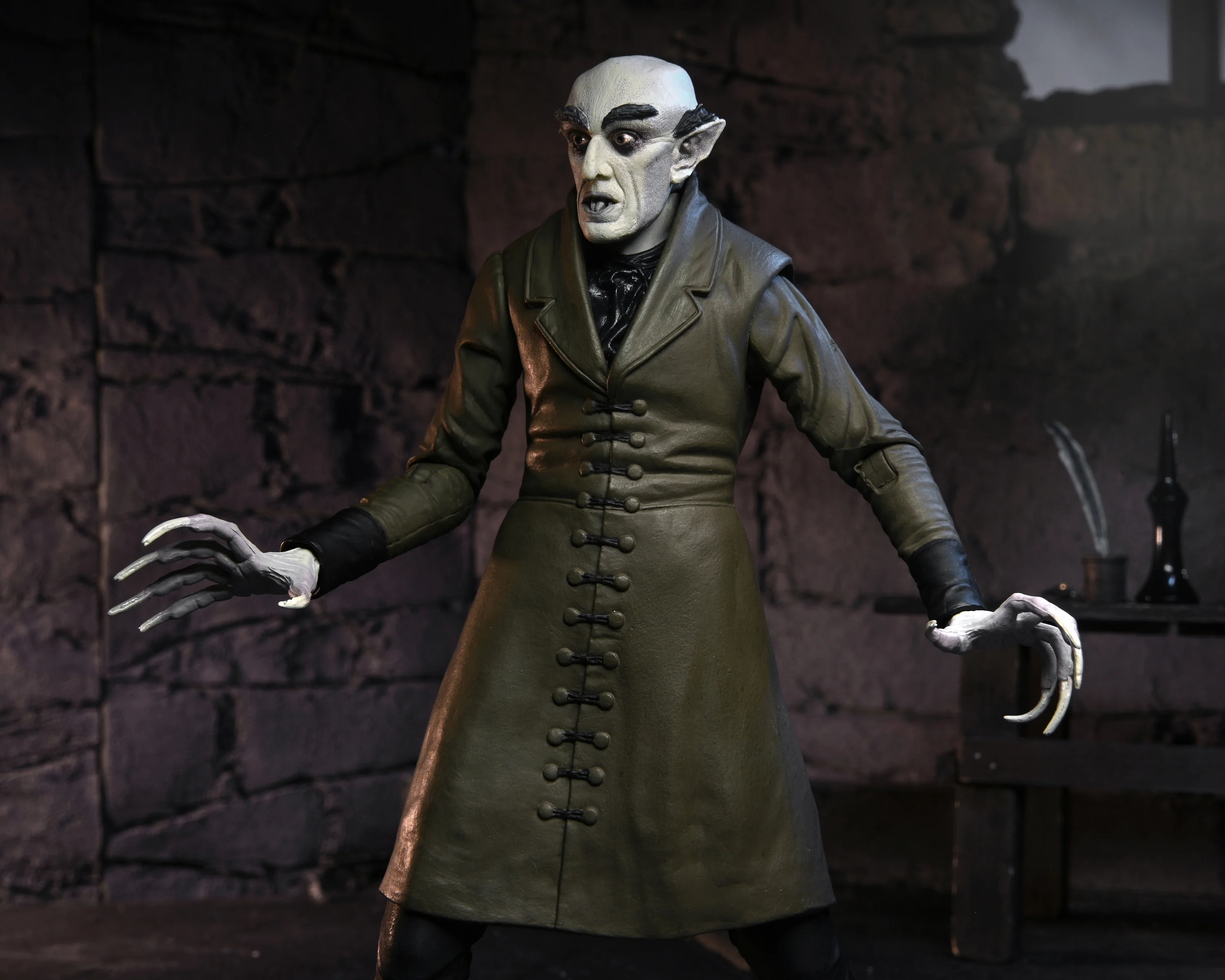 Nosferatu - Ultimate Count Orlok 7” Scale Action Figure (Color) - Image 18