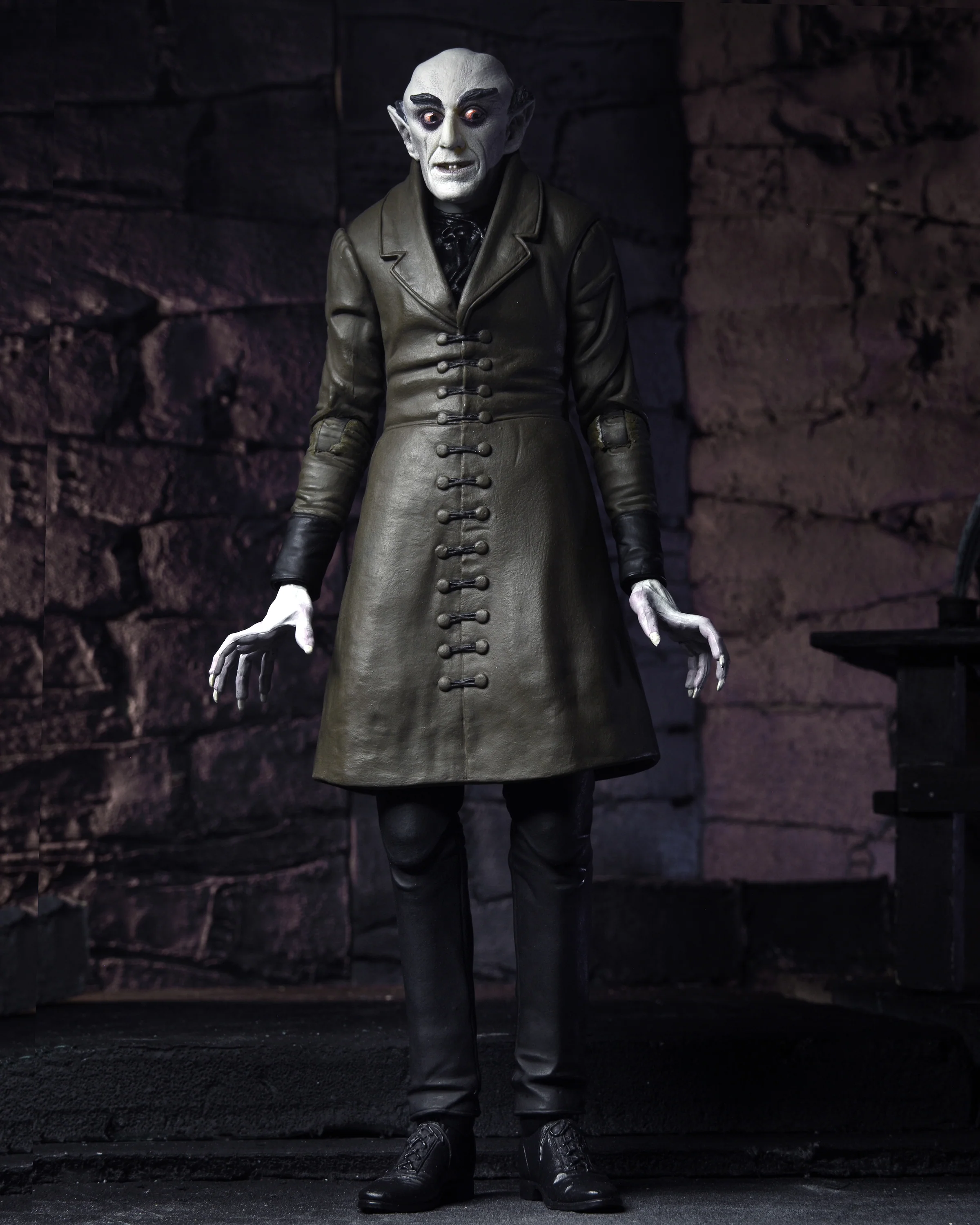 Nosferatu - Ultimate Count Orlok 7” Scale Action Figure (Color) - Image 9