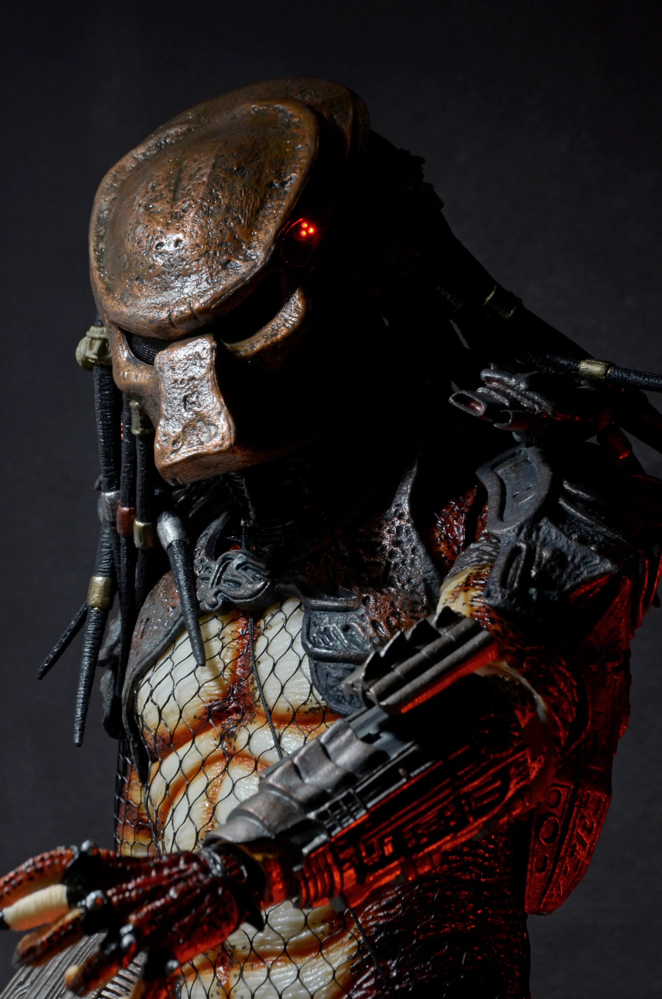 Predator 2 - City Hunter Predator with LED Lights 1/4 Scale Action Figure - Image 4