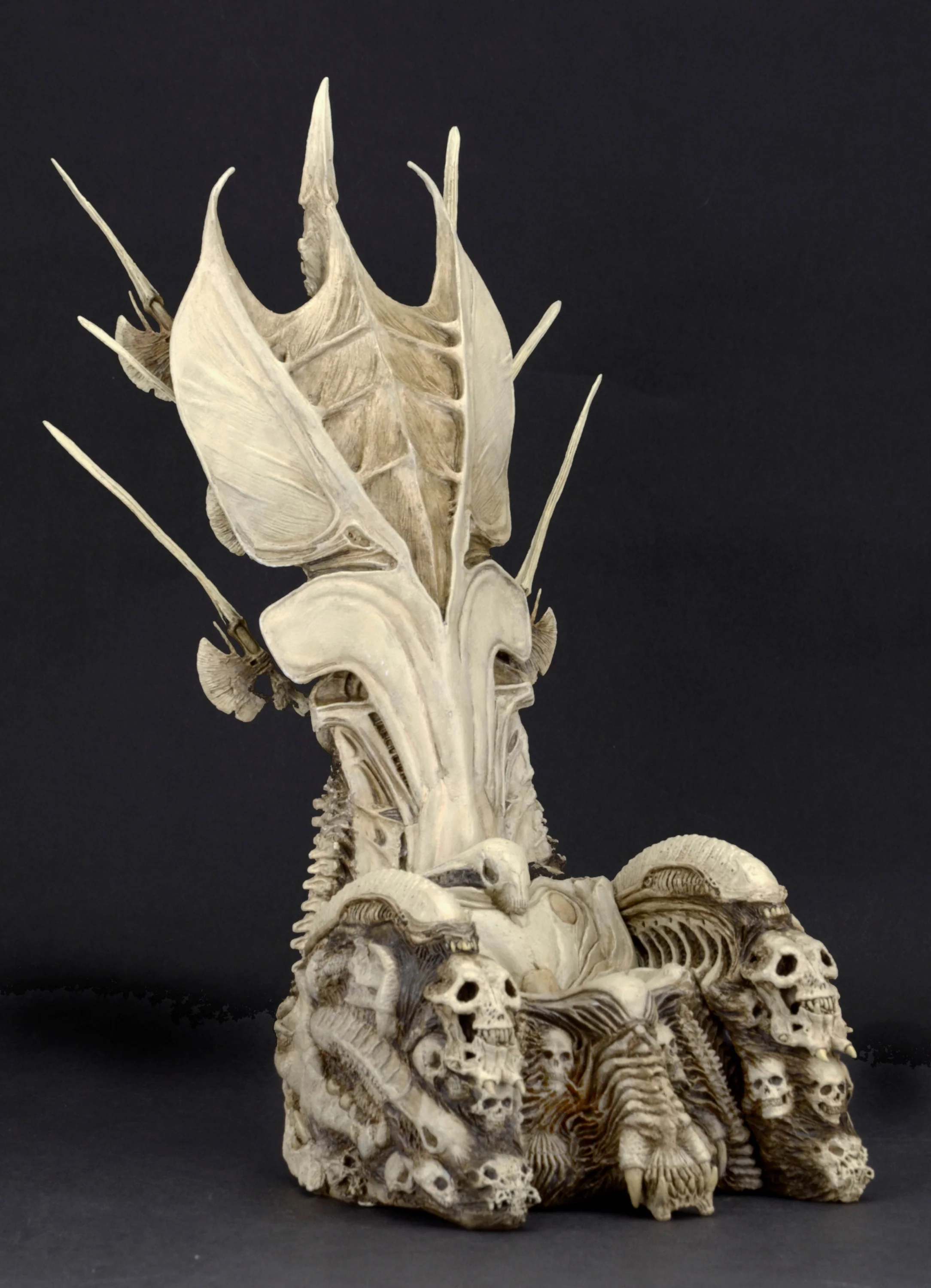 Predator - Bone Throne Diorama Element - Image 2