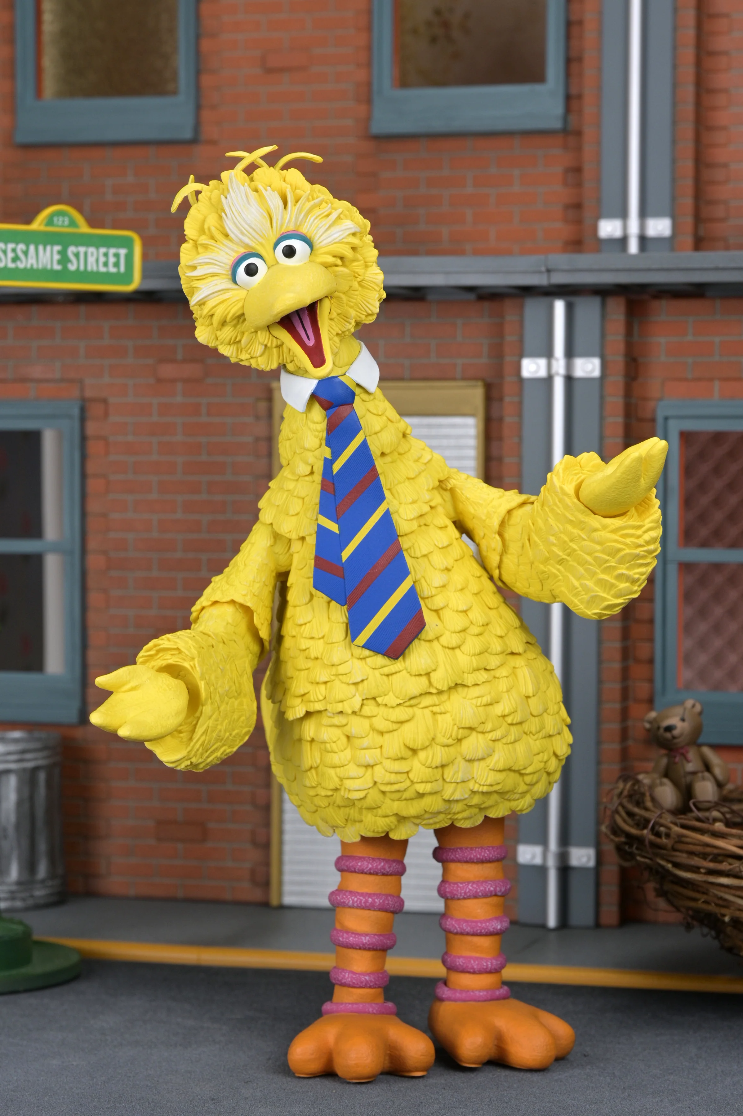Sesame Street - Ultimate Big Bird 7” Scale Action Figure (PRE-ORDER) - Image 3