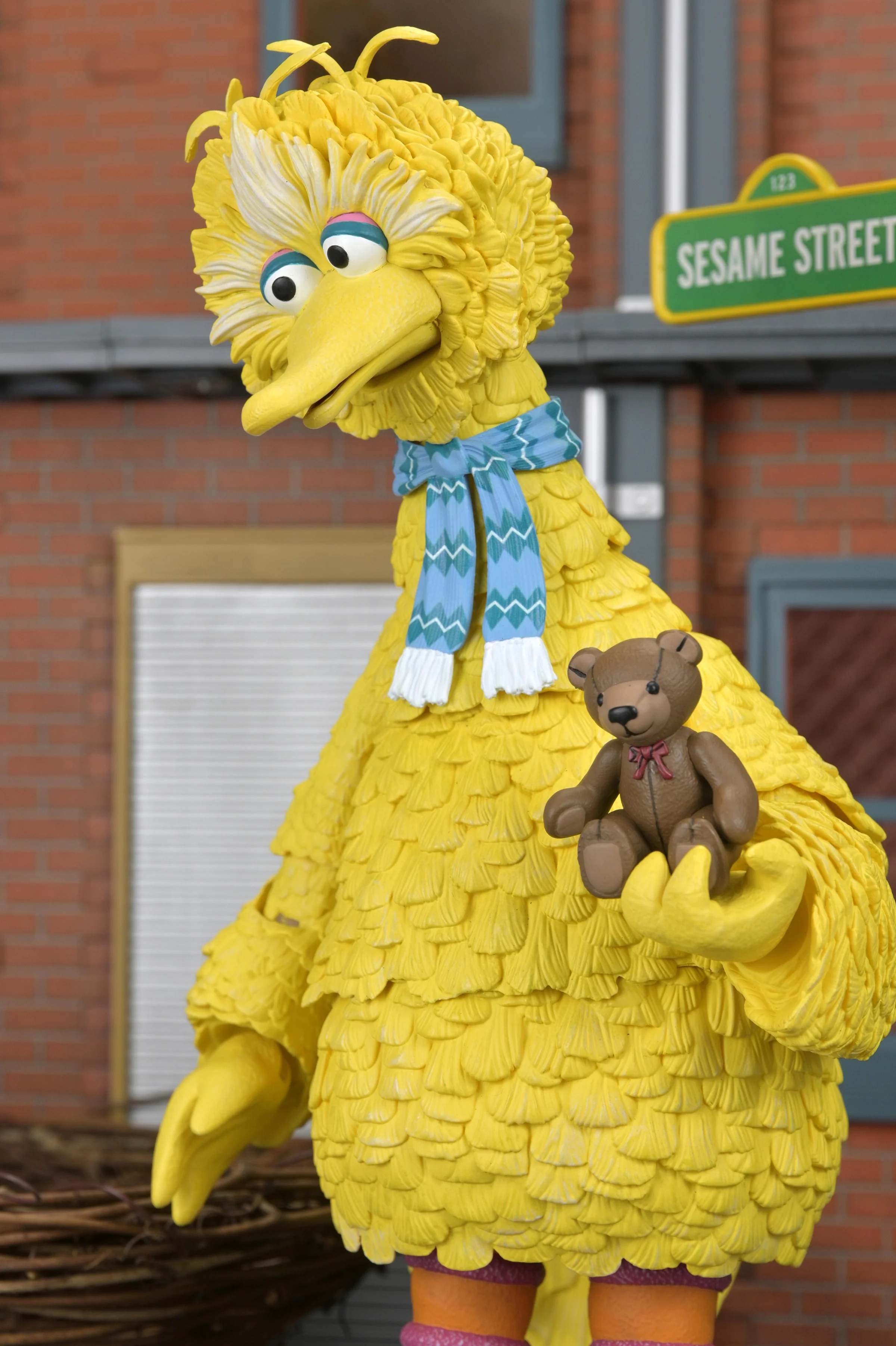 Sesame Street - Ultimate Big Bird 7” Scale Action Figure (PRE-ORDER) - Image 4