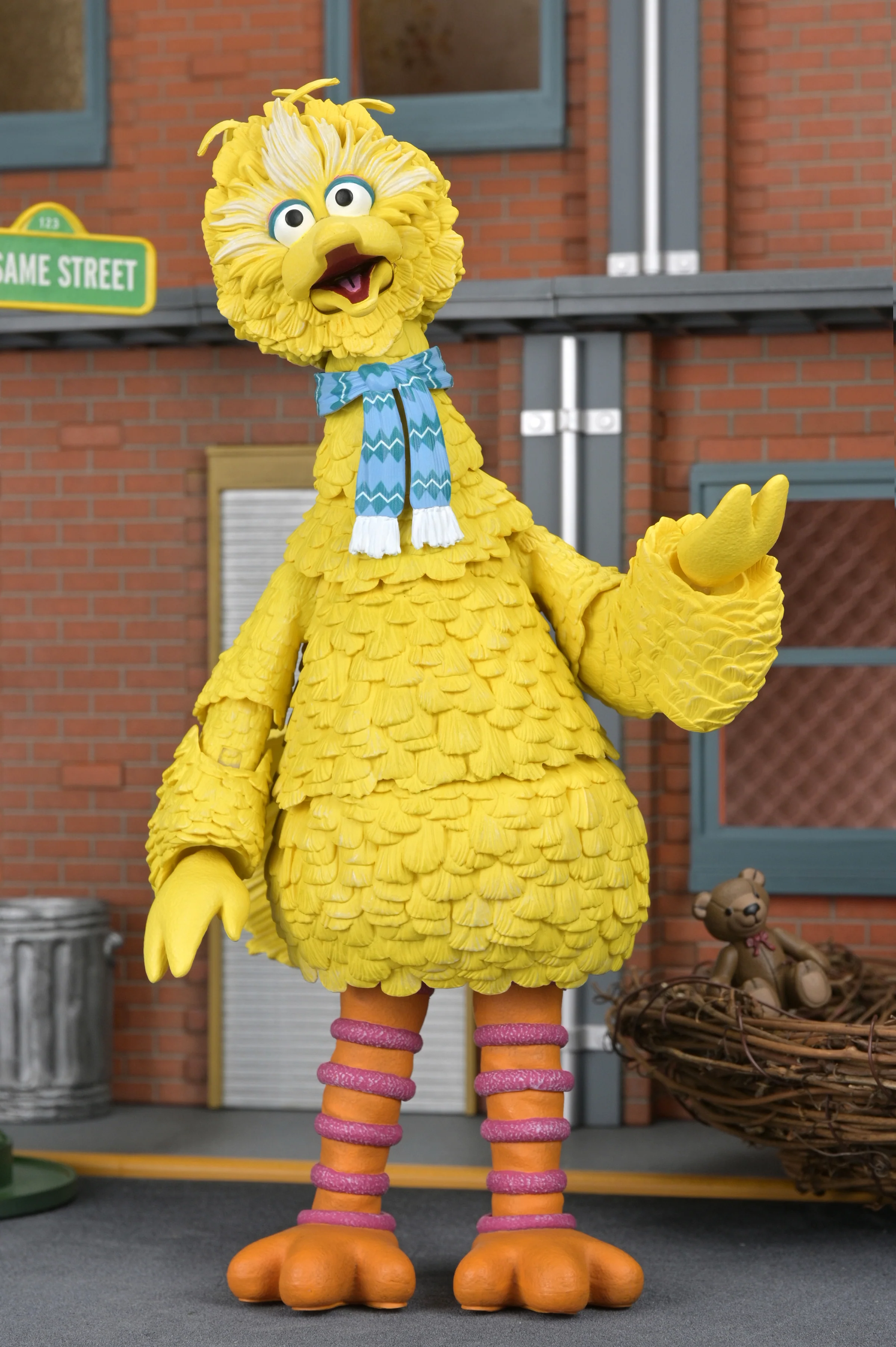 Sesame Street - Ultimate Big Bird 7” Scale Action Figure (PRE-ORDER) - Image 5