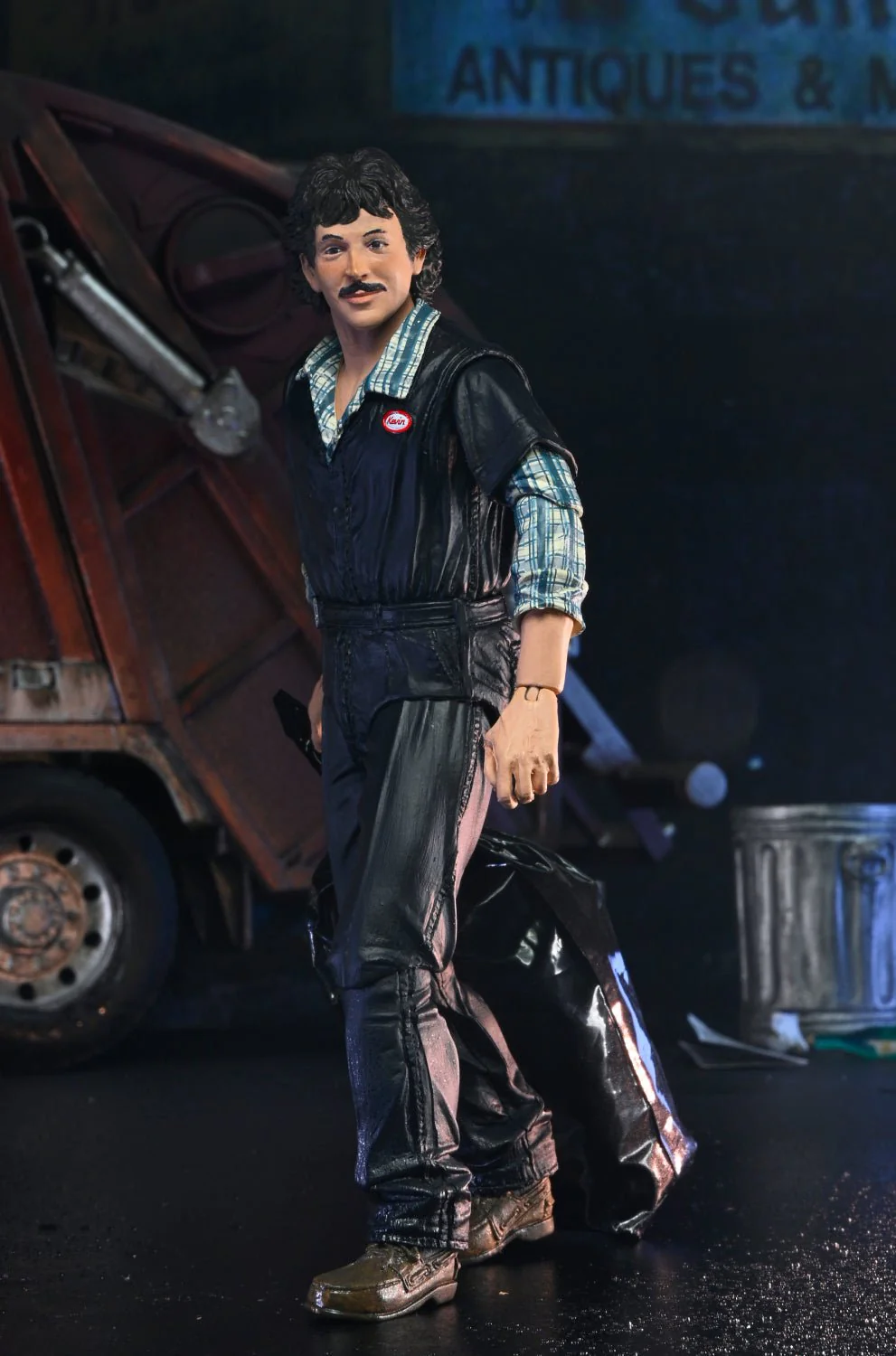 Teenage Mutant Ninja Turtles (1990 Movie) - Kevin Eastman as Garbage Man 7” Scale Action Figure (2024 Con Exclusive) - Image 3