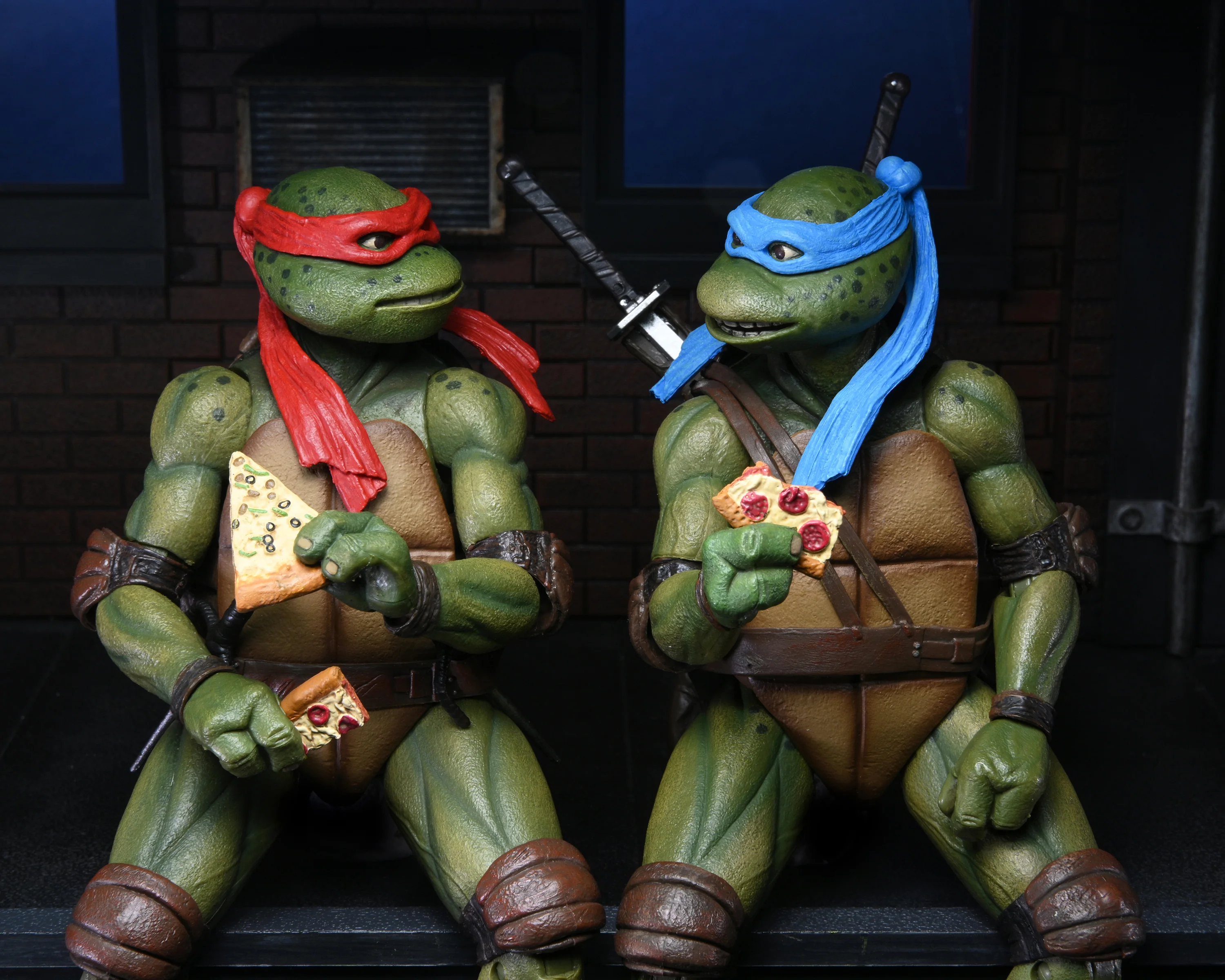 Teenage Mutant Ninja Turtles 2: Secrect of the Ooze - Leonardo & Raphael 7" Scale Action Figure (2 Pack) - Image 17