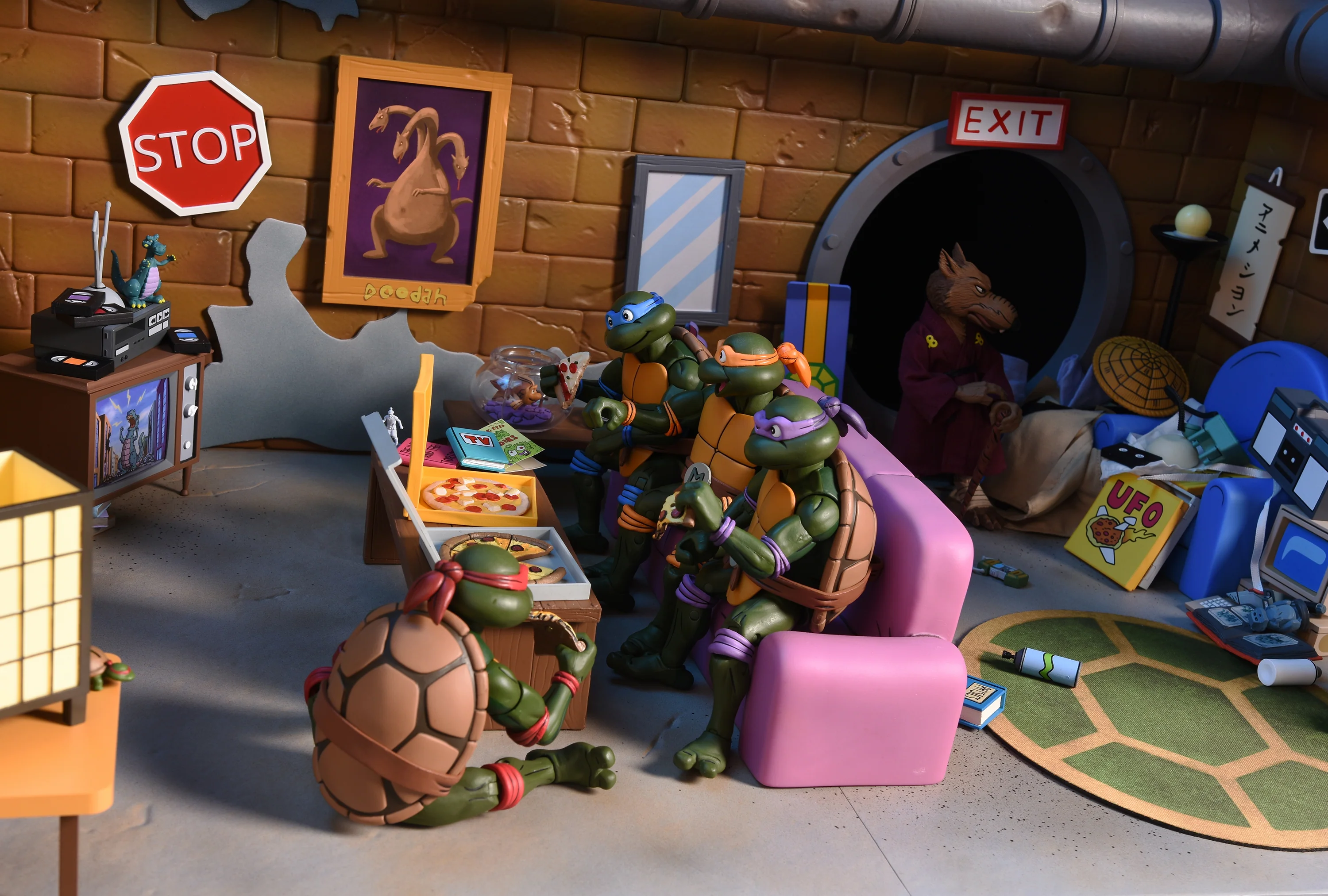 Teenage Mutant Ninja Turtles (Cartoon) - Sewer Lair - Living Room Diorama - Image 12