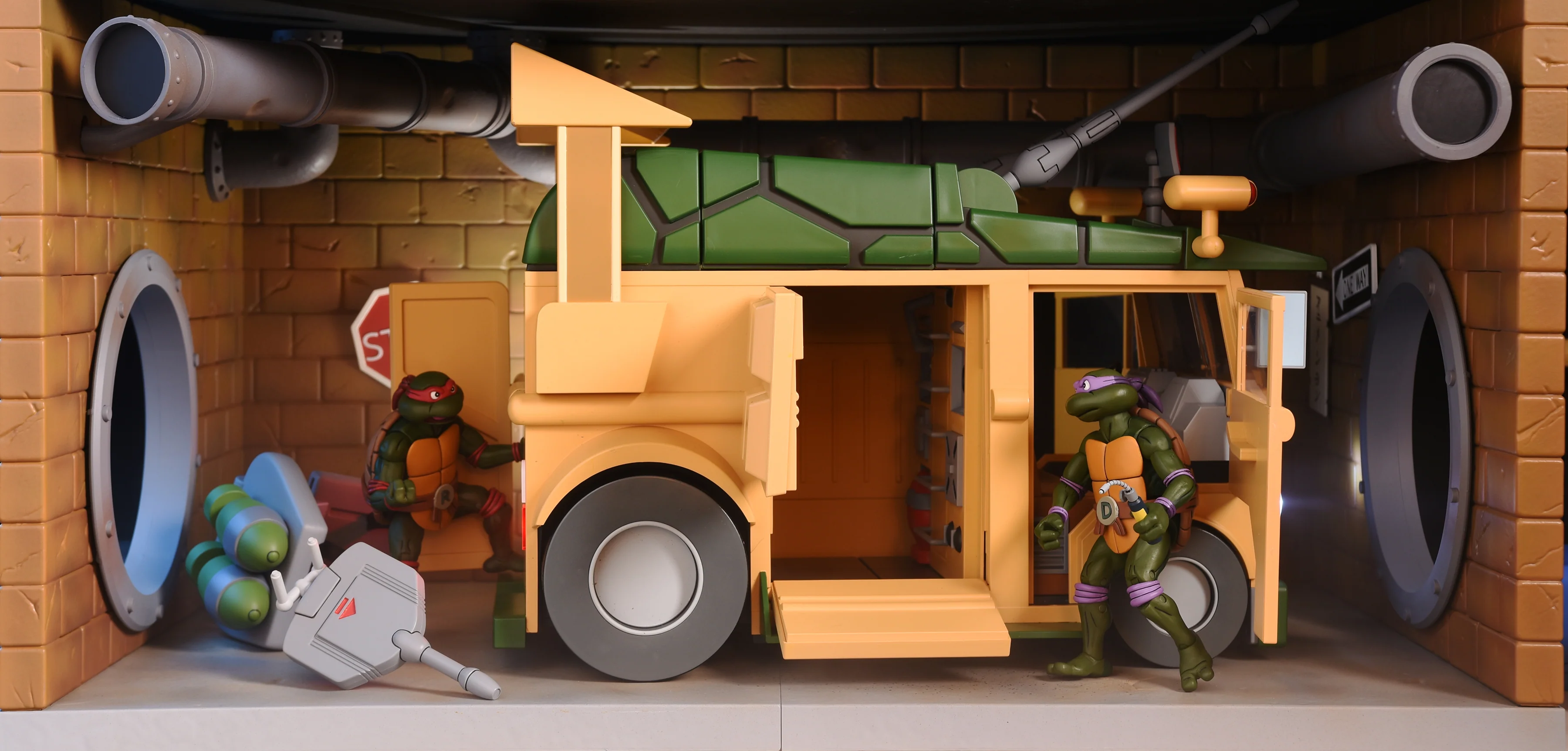 Teenage Mutant Ninja Turtles (Cartoon) - Sewer Lair - Living Room Diorama - Image 13