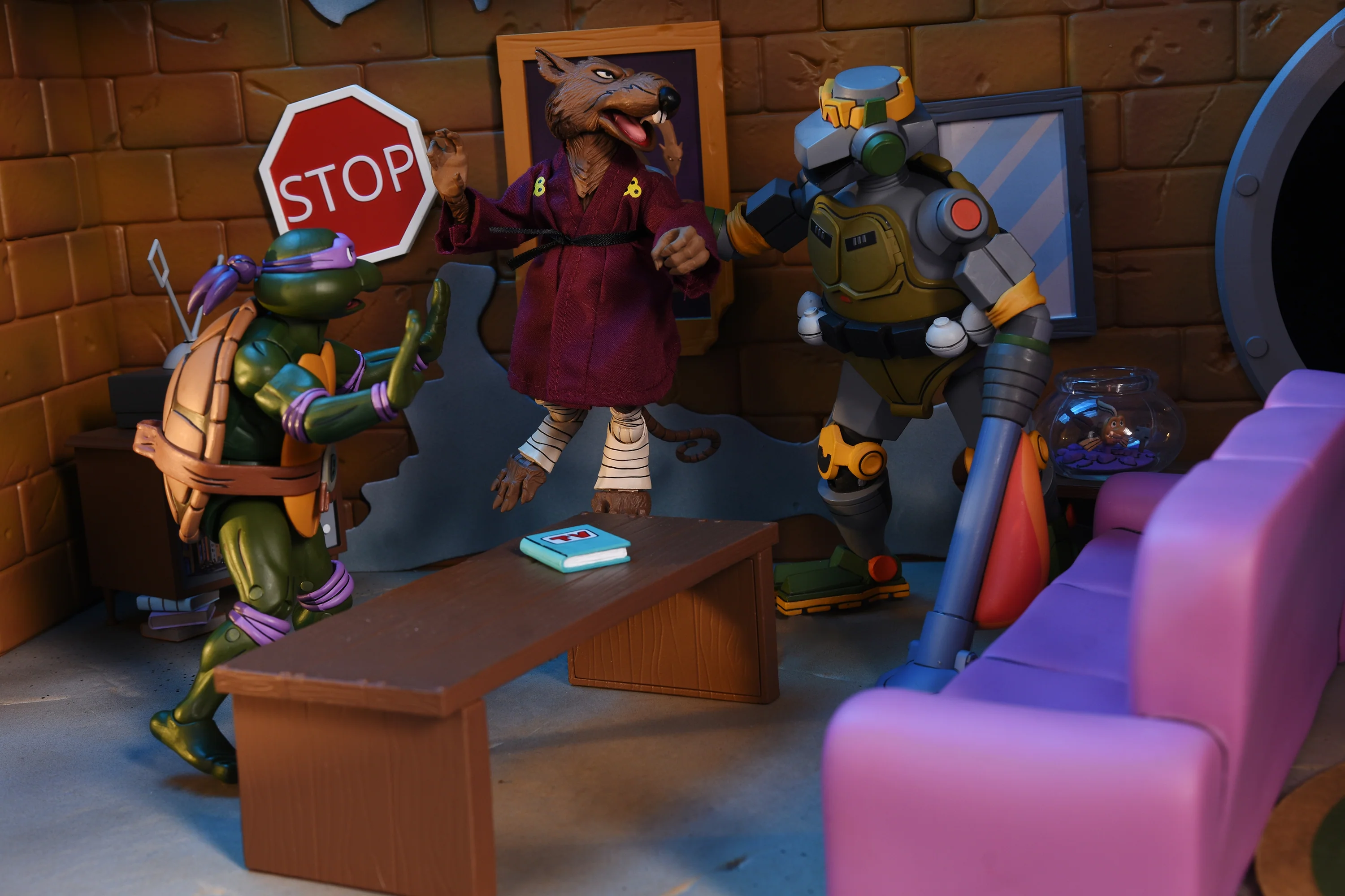 Teenage Mutant Ninja Turtles (Cartoon) - Sewer Lair - Living Room Diorama - Image 17