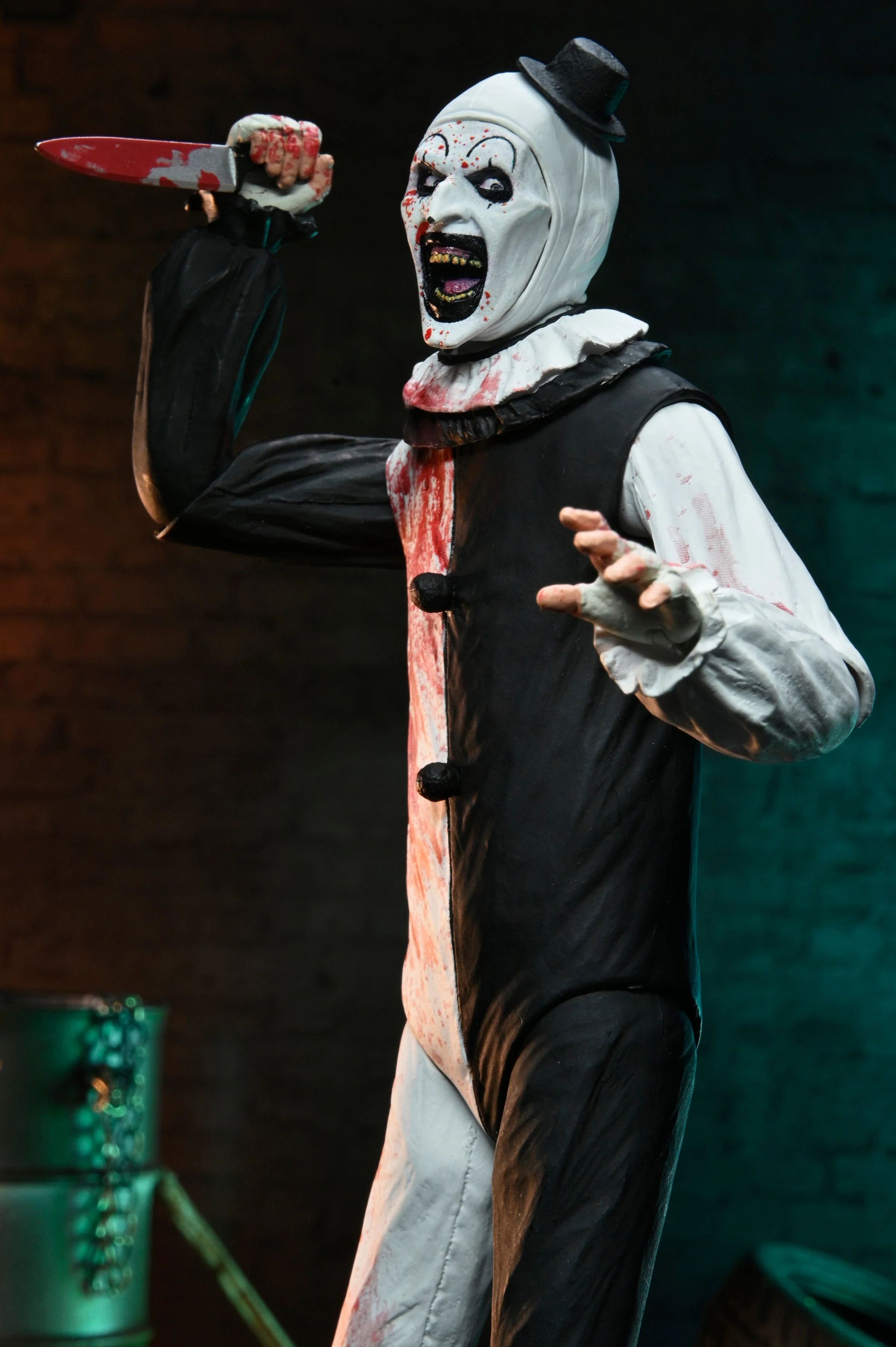 Terrifier 2 - Ultimate Art the Clown 7" Scale Action Figure (Blood Splattered) (PRE-ORDER) - Image 13