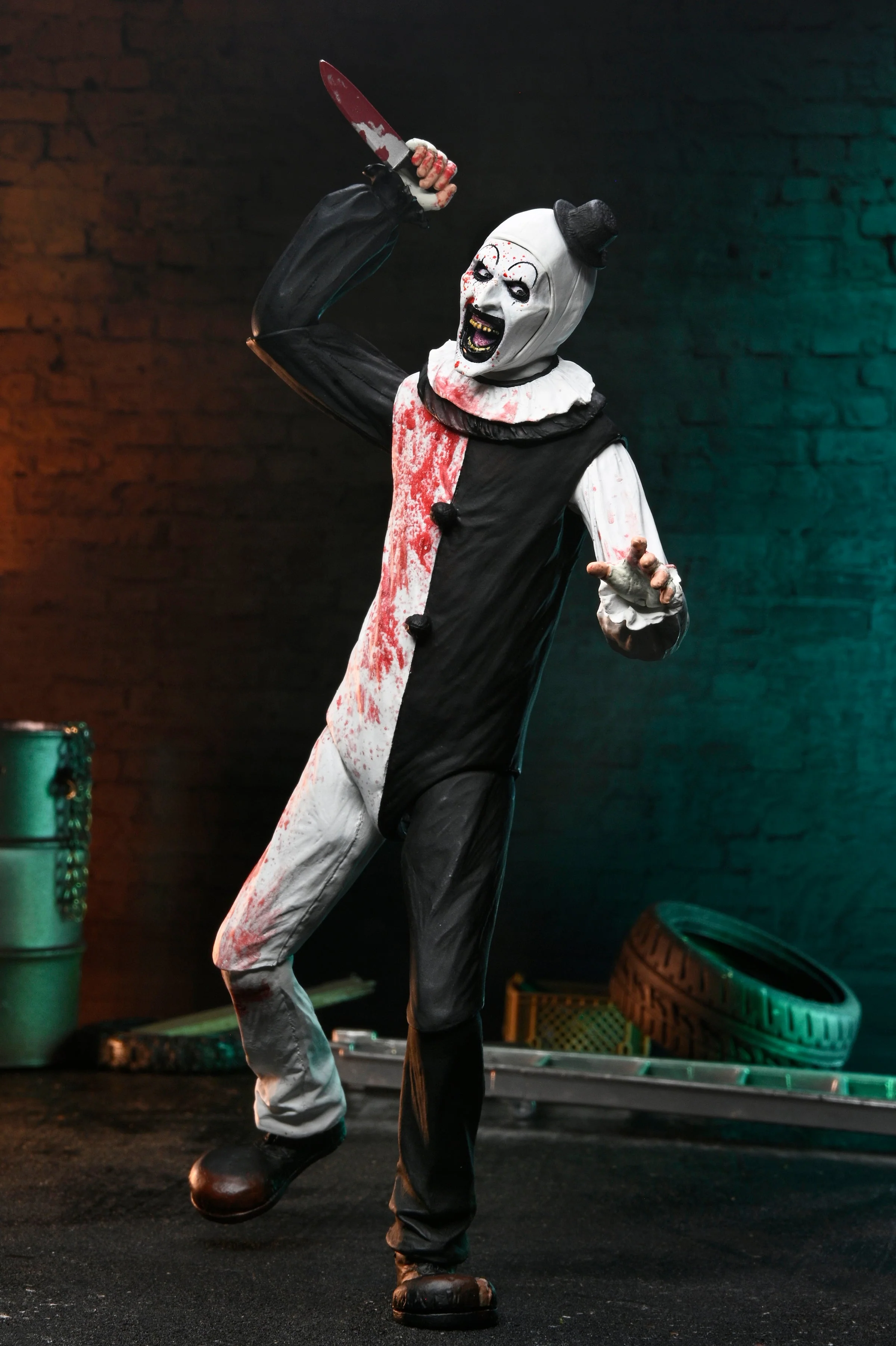 Terrifier 2 - Ultimate Art the Clown 7" Scale Action Figure (Blood Splattered) (PRE-ORDER) - Image 2