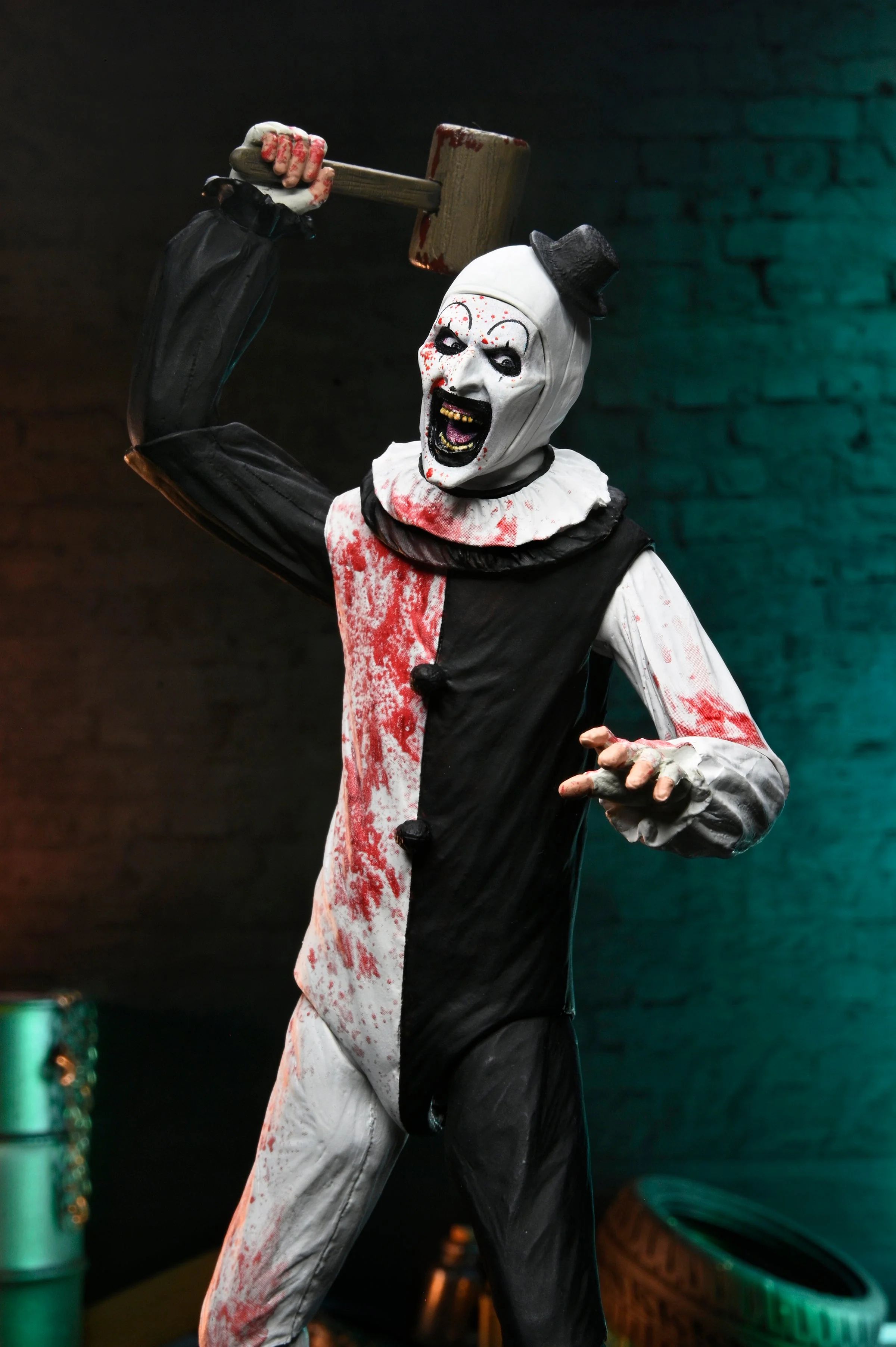Terrifier 2 - Ultimate Art the Clown 7" Scale Action Figure (Blood Splattered) (PRE-ORDER) - Image 3