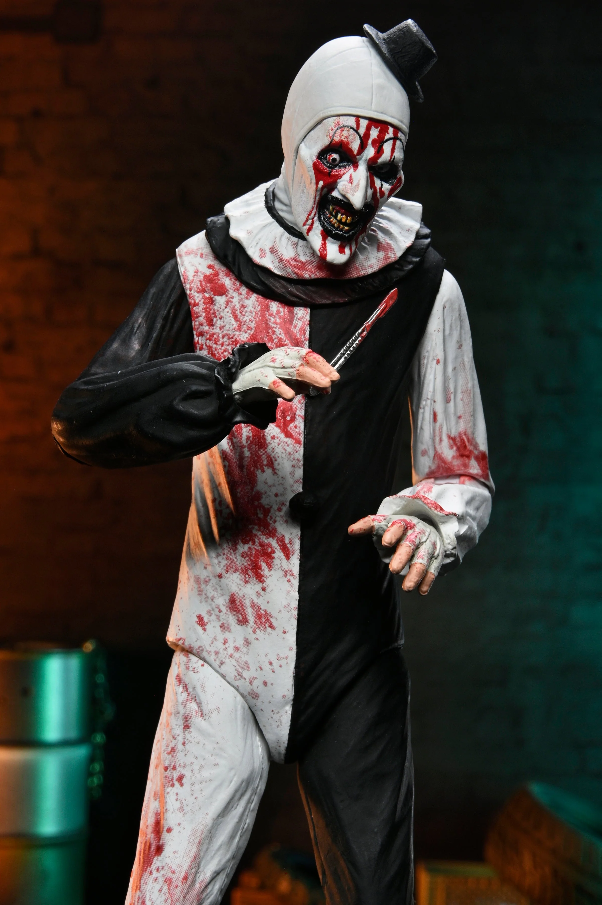 Terrifier 2 - Ultimate Art the Clown 7" Scale Action Figure (Blood Splattered) (PRE-ORDER) - Image 4