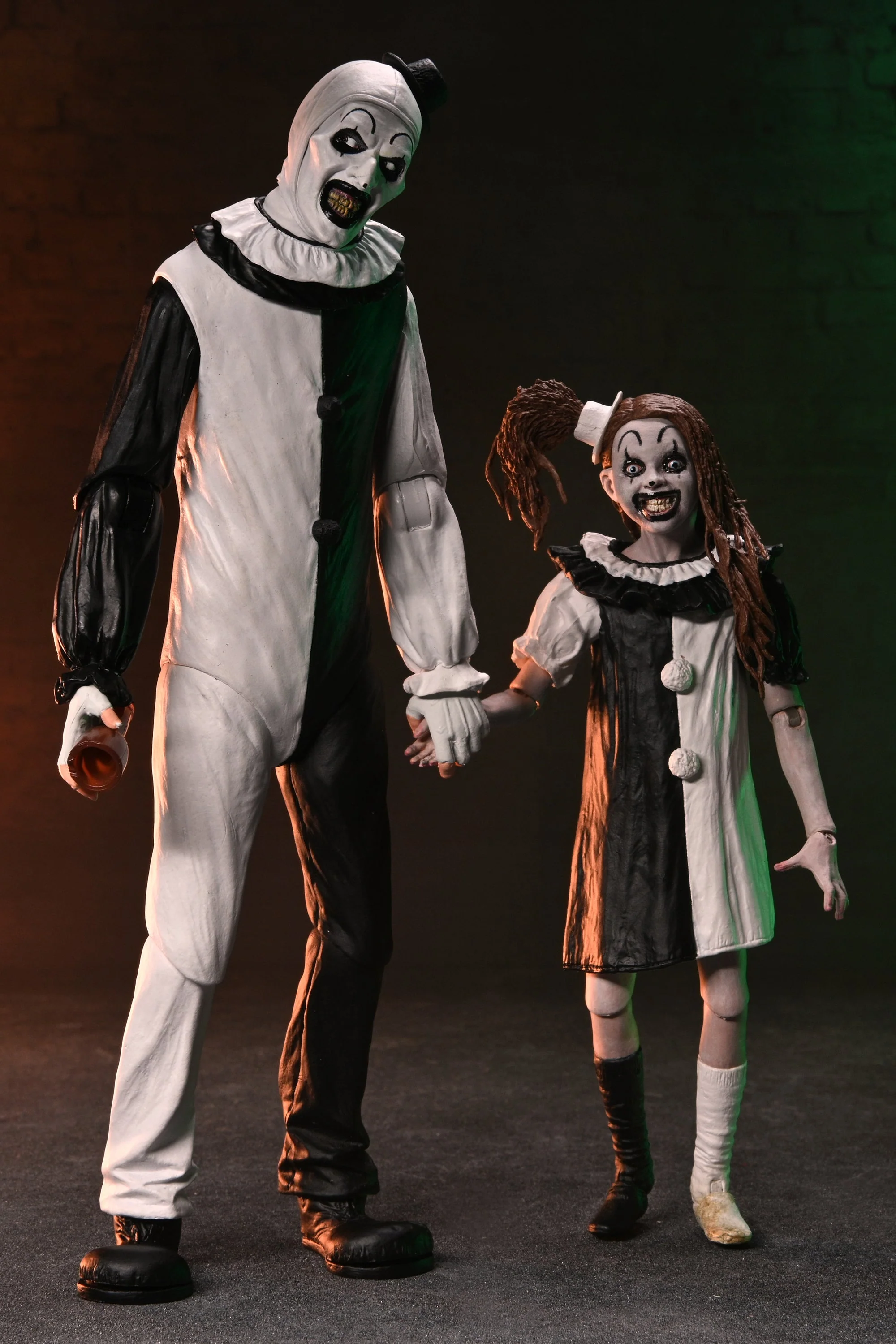 Terrifier 2 - Ultimate Art the Clown and The Little Pale Girl 7" Scale Action Figure 2-Pack (PRE-ORDER)