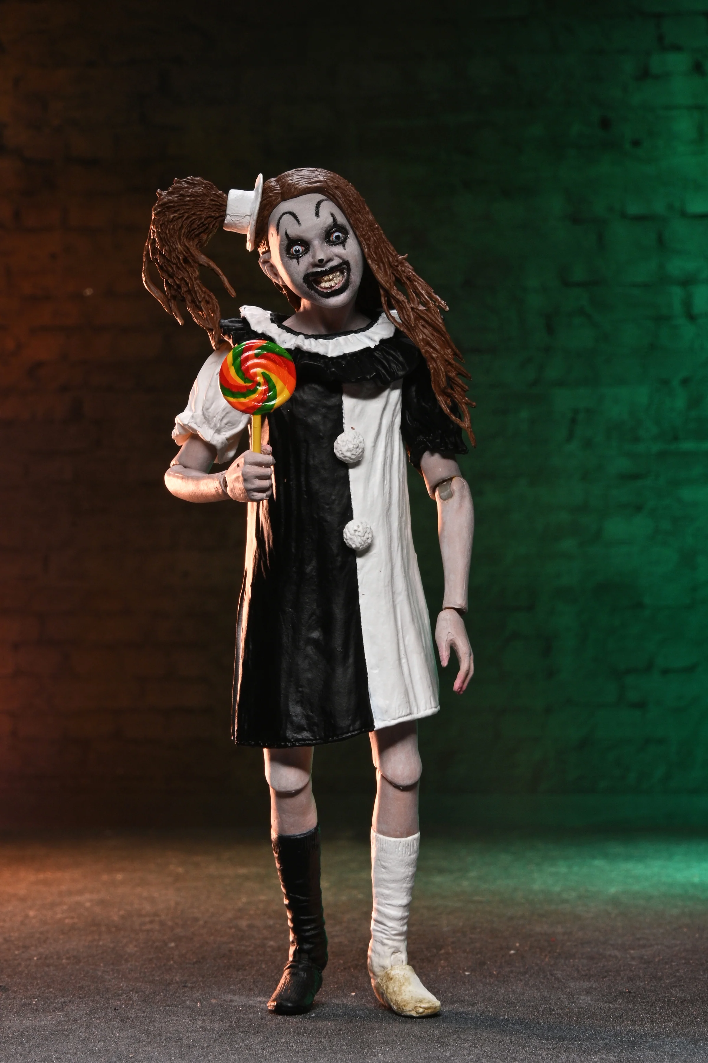 Terrifier 2 - Ultimate Art the Clown and The Little Pale Girl 7" Scale Action Figure 2-Pack (PRE-ORDER) - Image 14