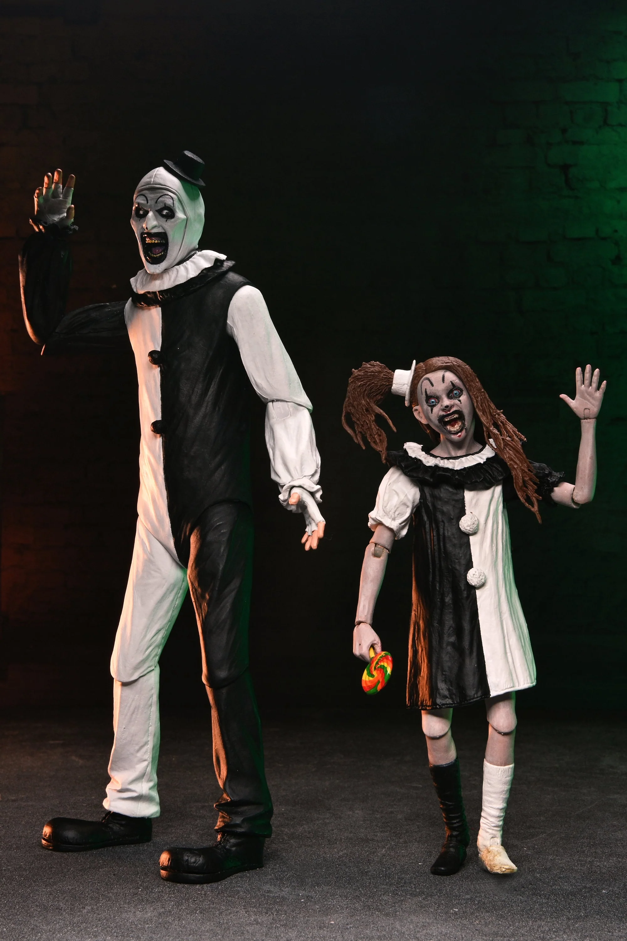 Terrifier 2 - Ultimate Art the Clown and The Little Pale Girl 7" Scale Action Figure 2-Pack (PRE-ORDER) - Image 2