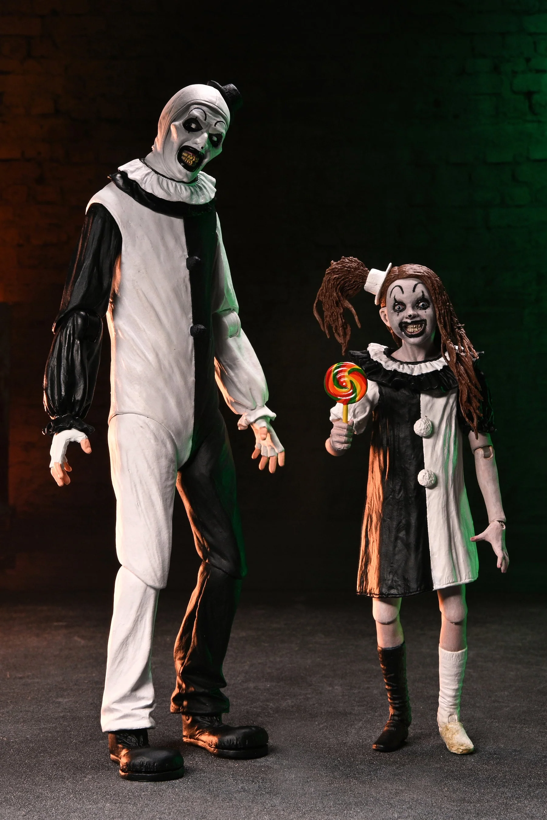 Terrifier 2 - Ultimate Art the Clown and The Little Pale Girl 7" Scale Action Figure 2-Pack (PRE-ORDER) - Image 4