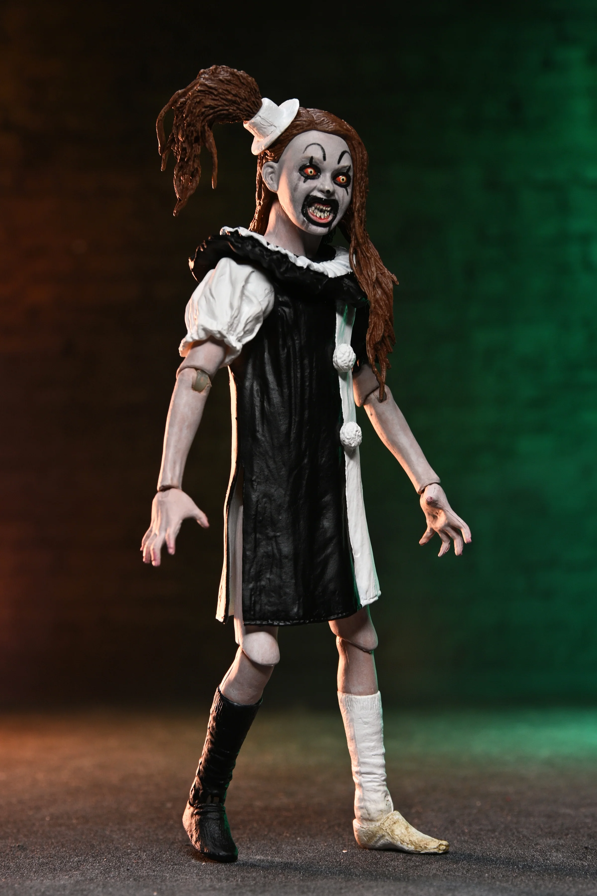 Terrifier 2 - Ultimate Art the Clown and The Little Pale Girl 7" Scale Action Figure 2-Pack (PRE-ORDER) - Image 9