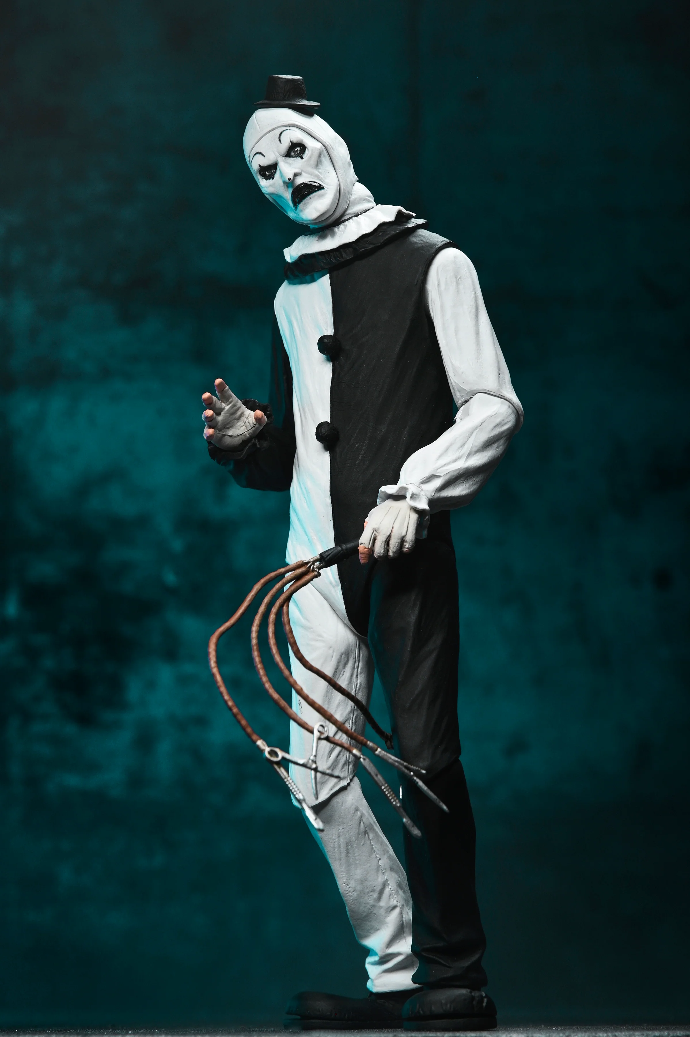 Terrifier - Ultimate Art the Clown 7" Scale Action Figure - Image 10