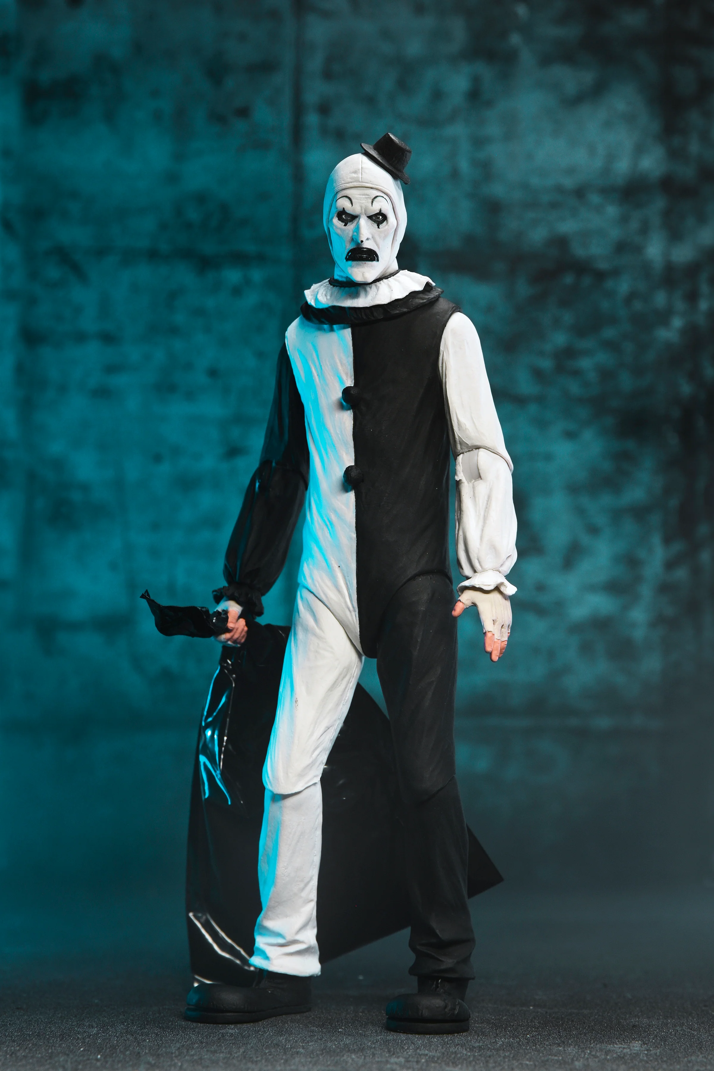 Terrifier - Ultimate Art the Clown 7" Scale Action Figure - Image 15
