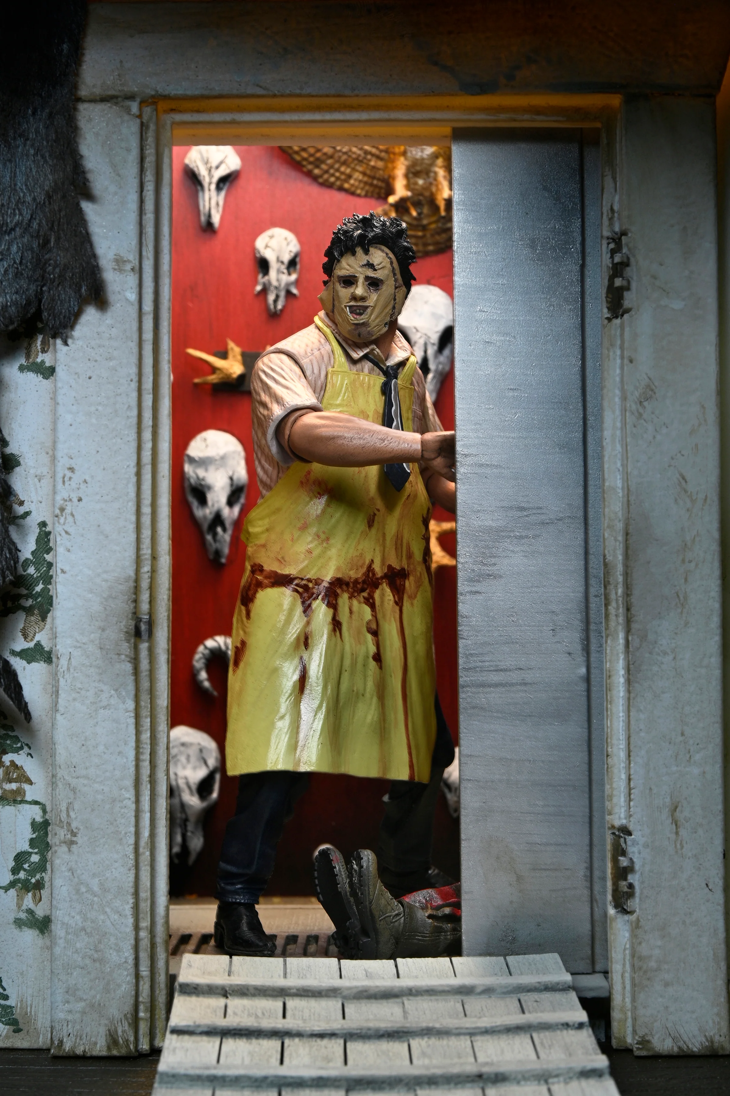 Texas Chainsaw Massacre - 50th Anniversary Ultimate Leatherface 7" Scale Action Figure - Image 4