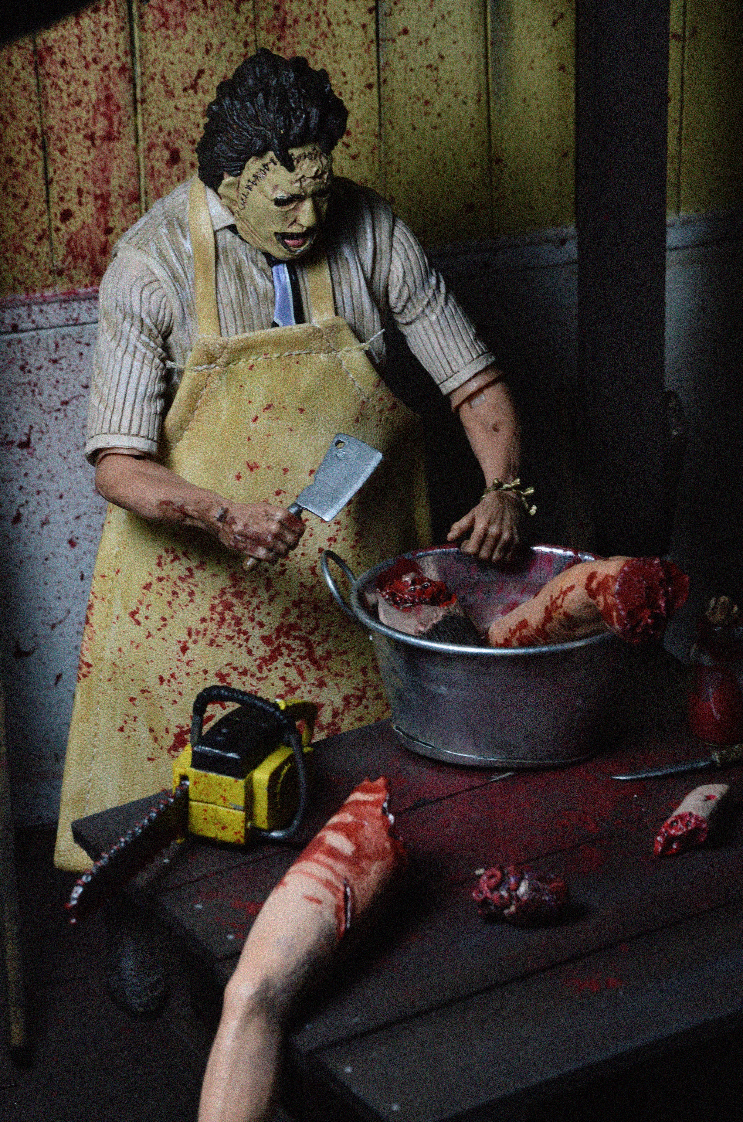 Texas Chainsaw Massacre - Ultimate Leatherface 7" Scale Action Figure - Image 10