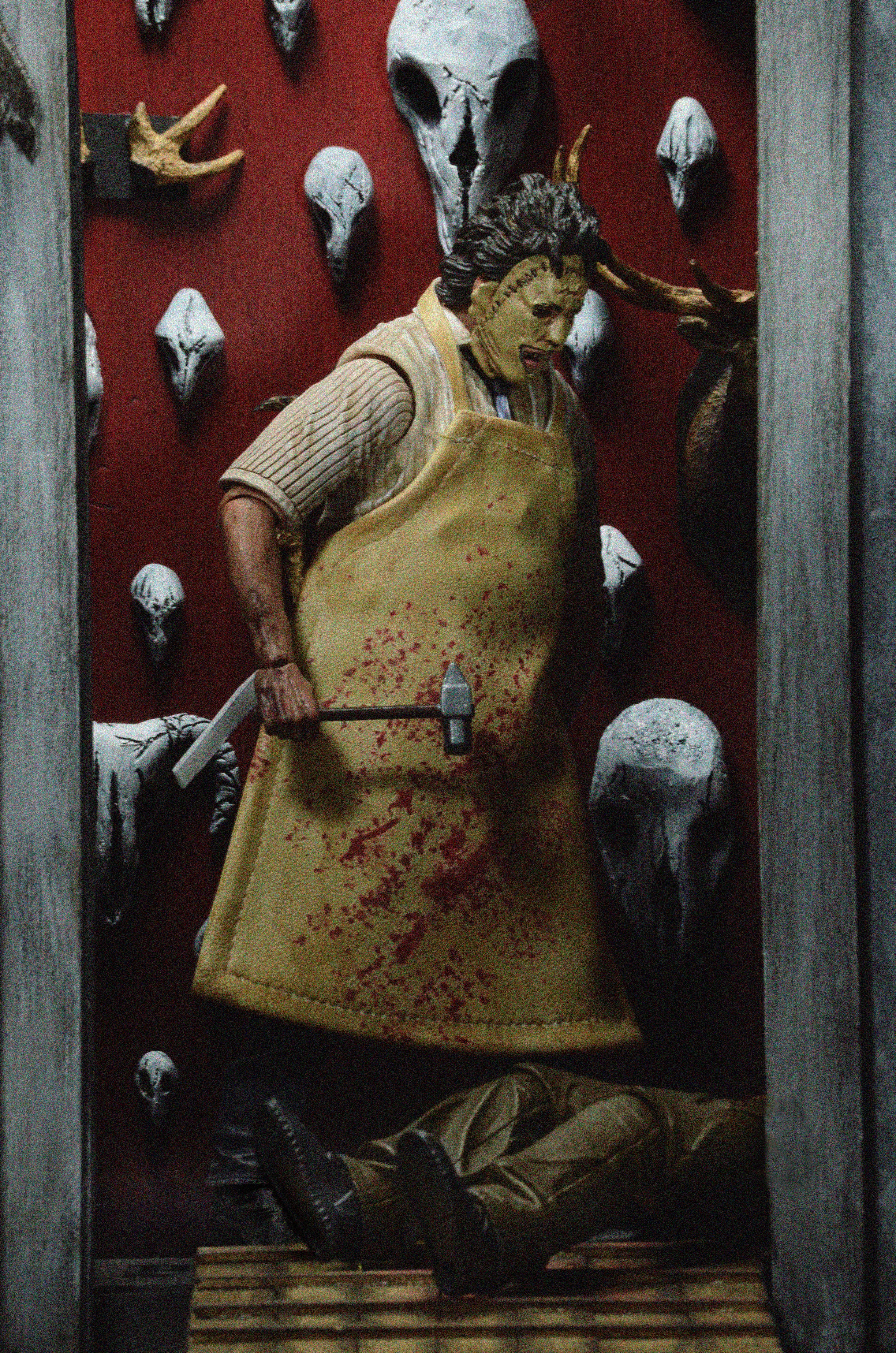 Texas Chainsaw Massacre - Ultimate Leatherface 7" Scale Action Figure - Image 11