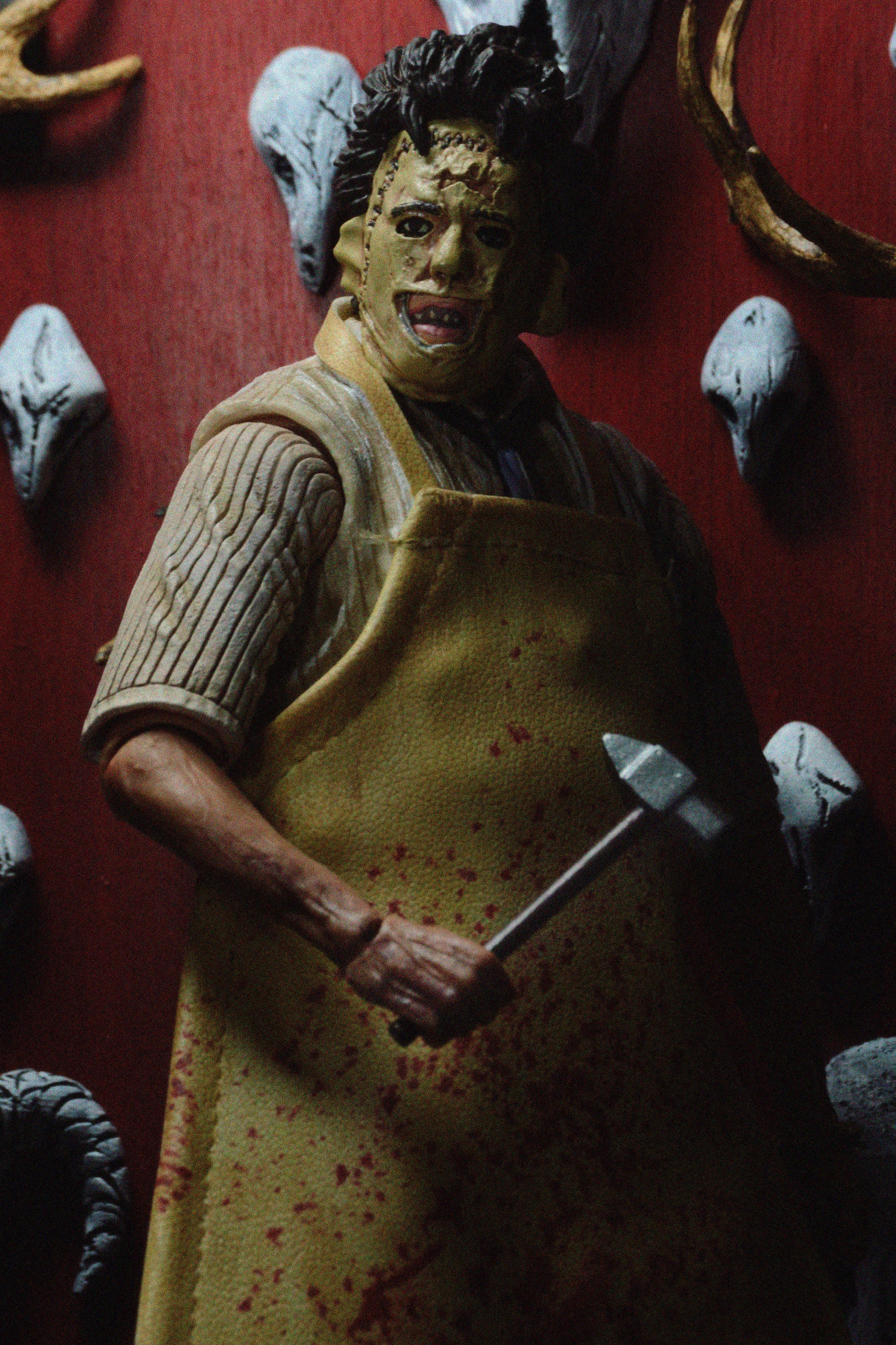 Texas Chainsaw Massacre - Ultimate Leatherface 7" Scale Action Figure - Image 2