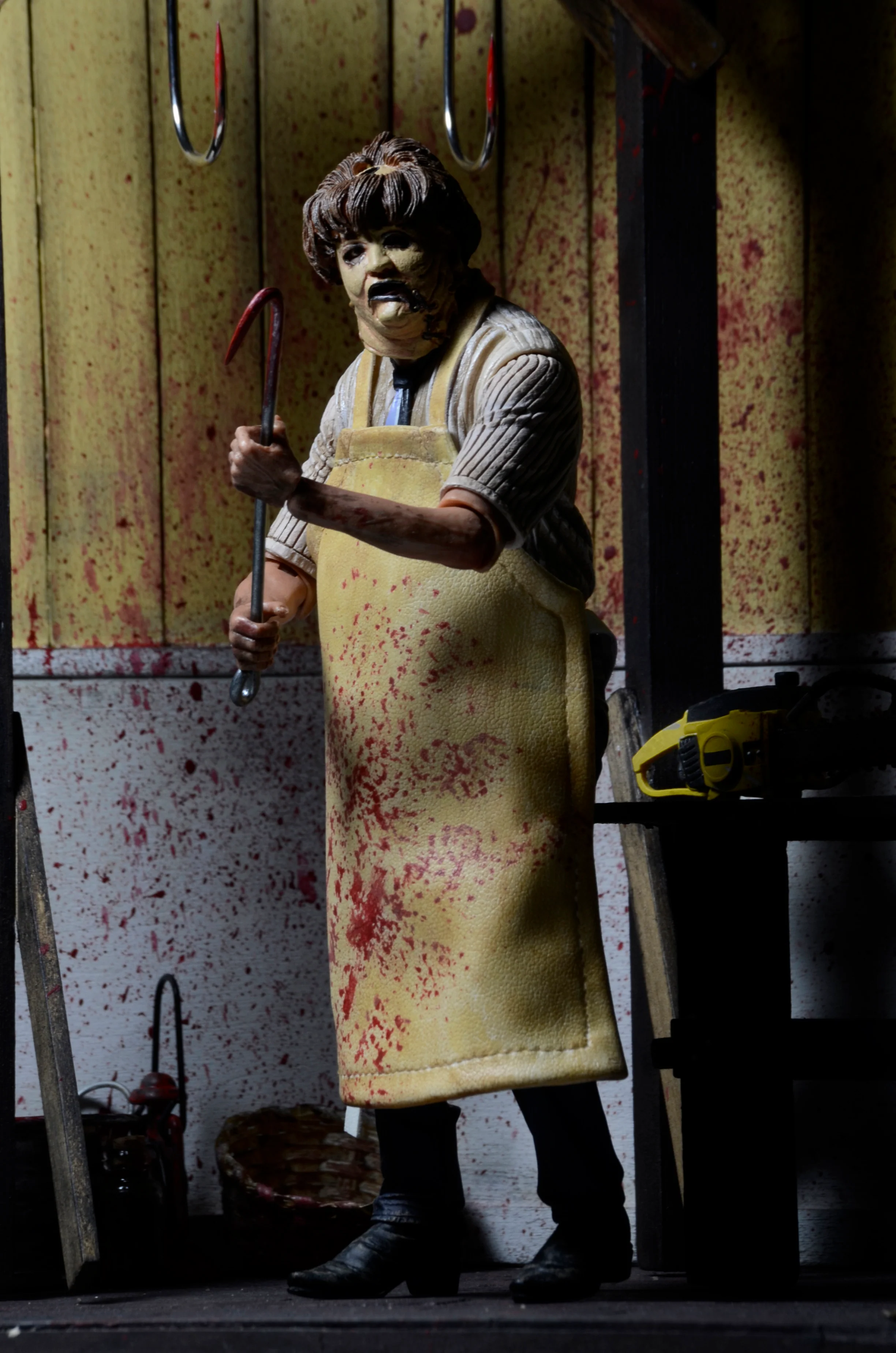 Texas Chainsaw Massacre - Ultimate Leatherface 7" Scale Action Figure - Image 4