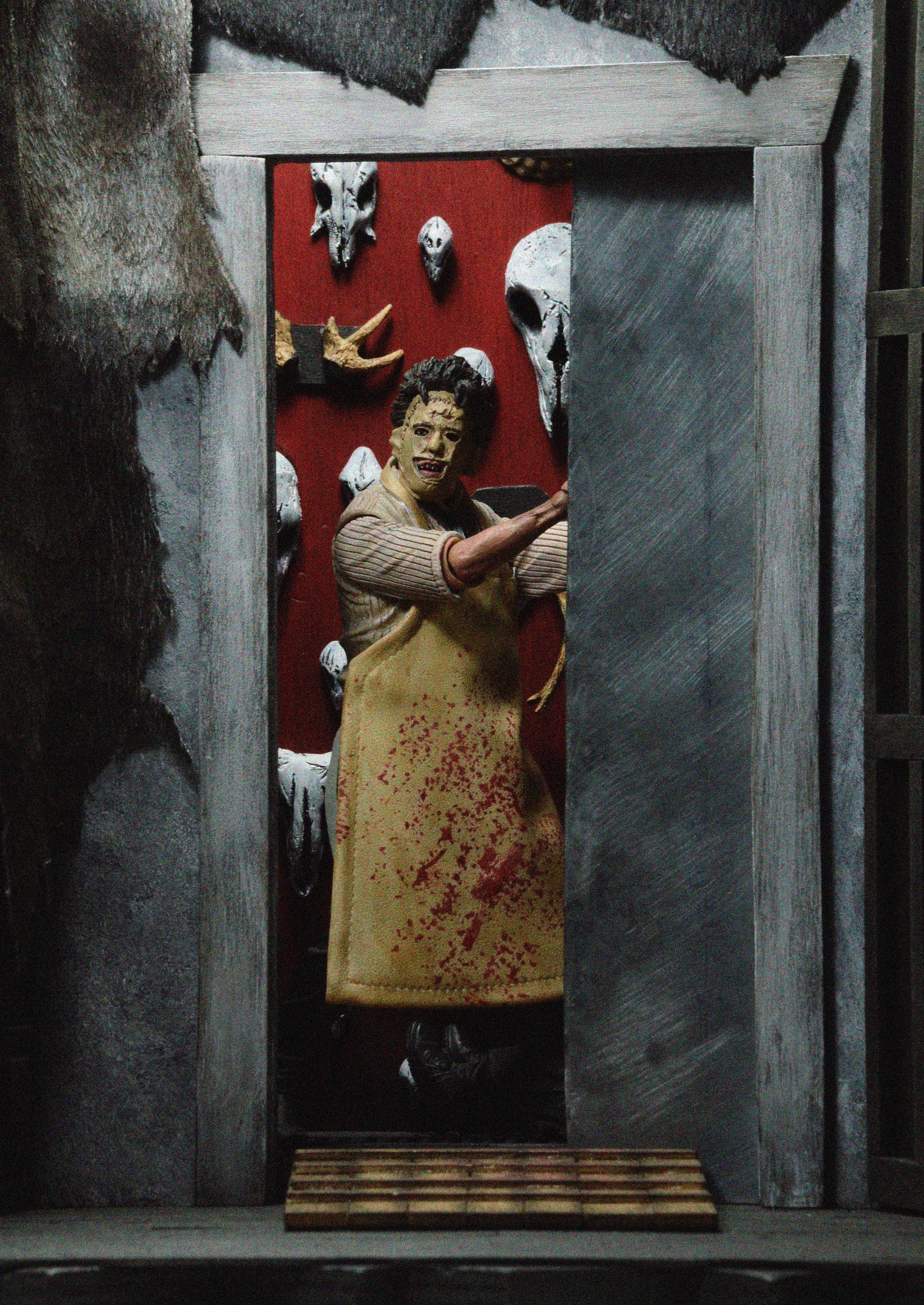 Texas Chainsaw Massacre - Ultimate Leatherface 7" Scale Action Figure - Image 6