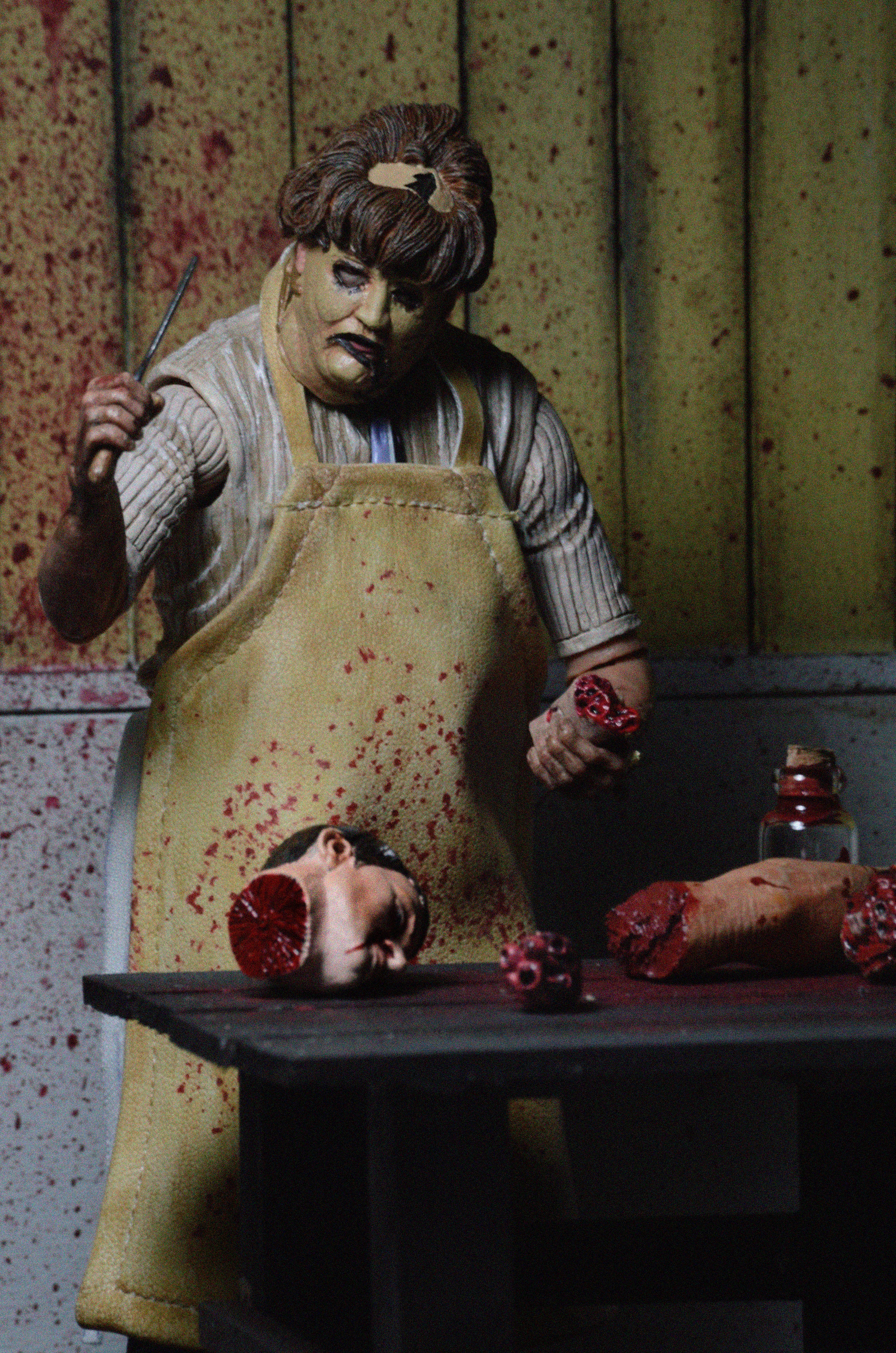 Texas Chainsaw Massacre - Ultimate Leatherface 7" Scale Action Figure - Image 9